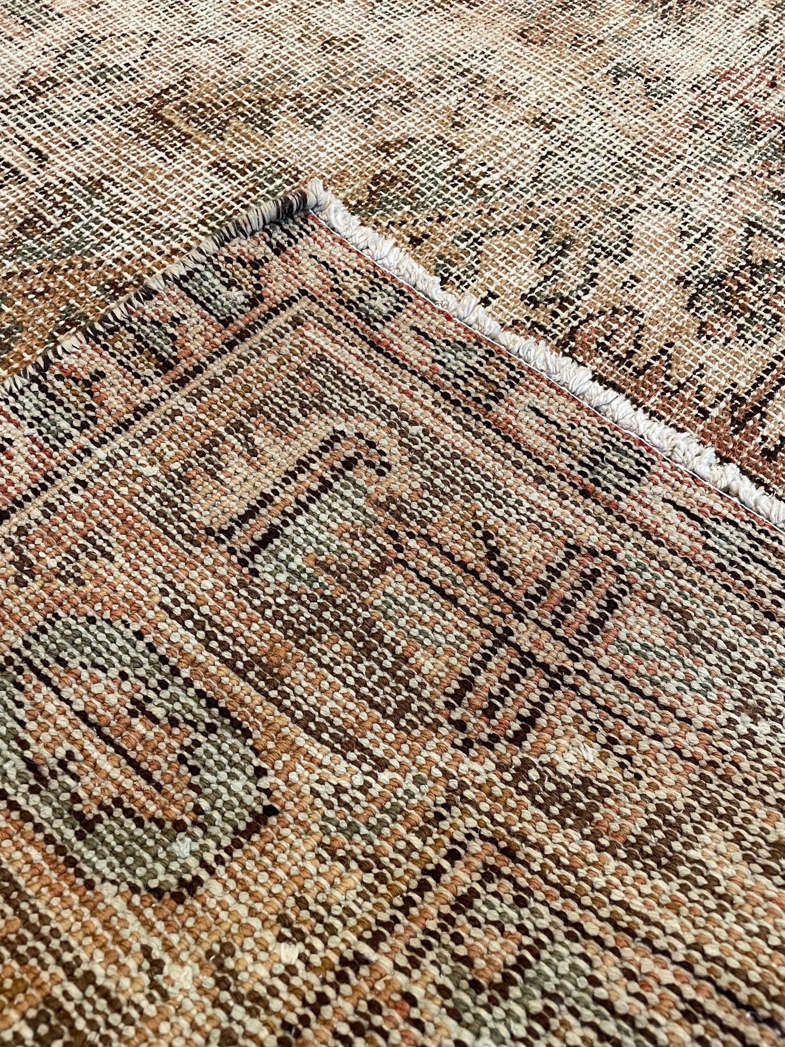 Heriz Distressed Vintage Wool Rug (7'1" x 9'1")