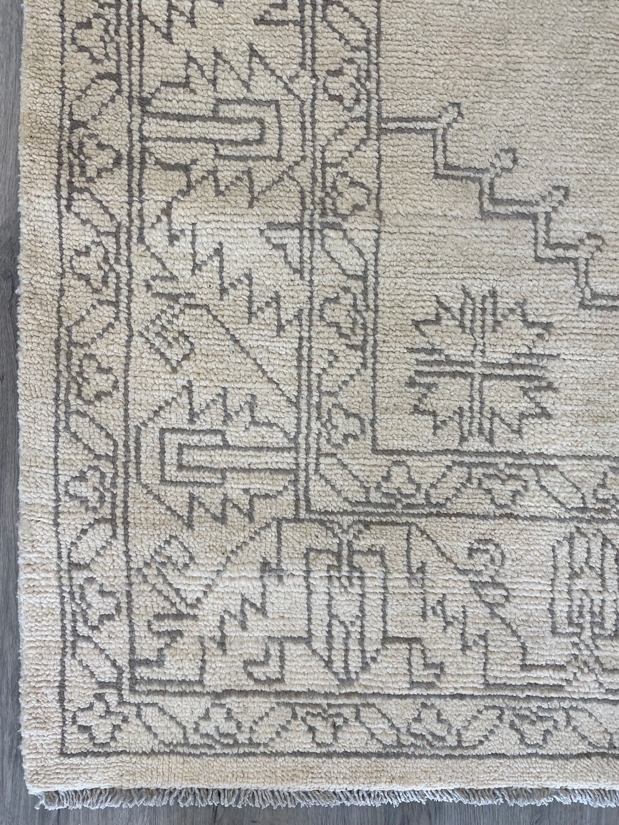 Heritage Collection Wool Rug (5’0” x 8’0”)