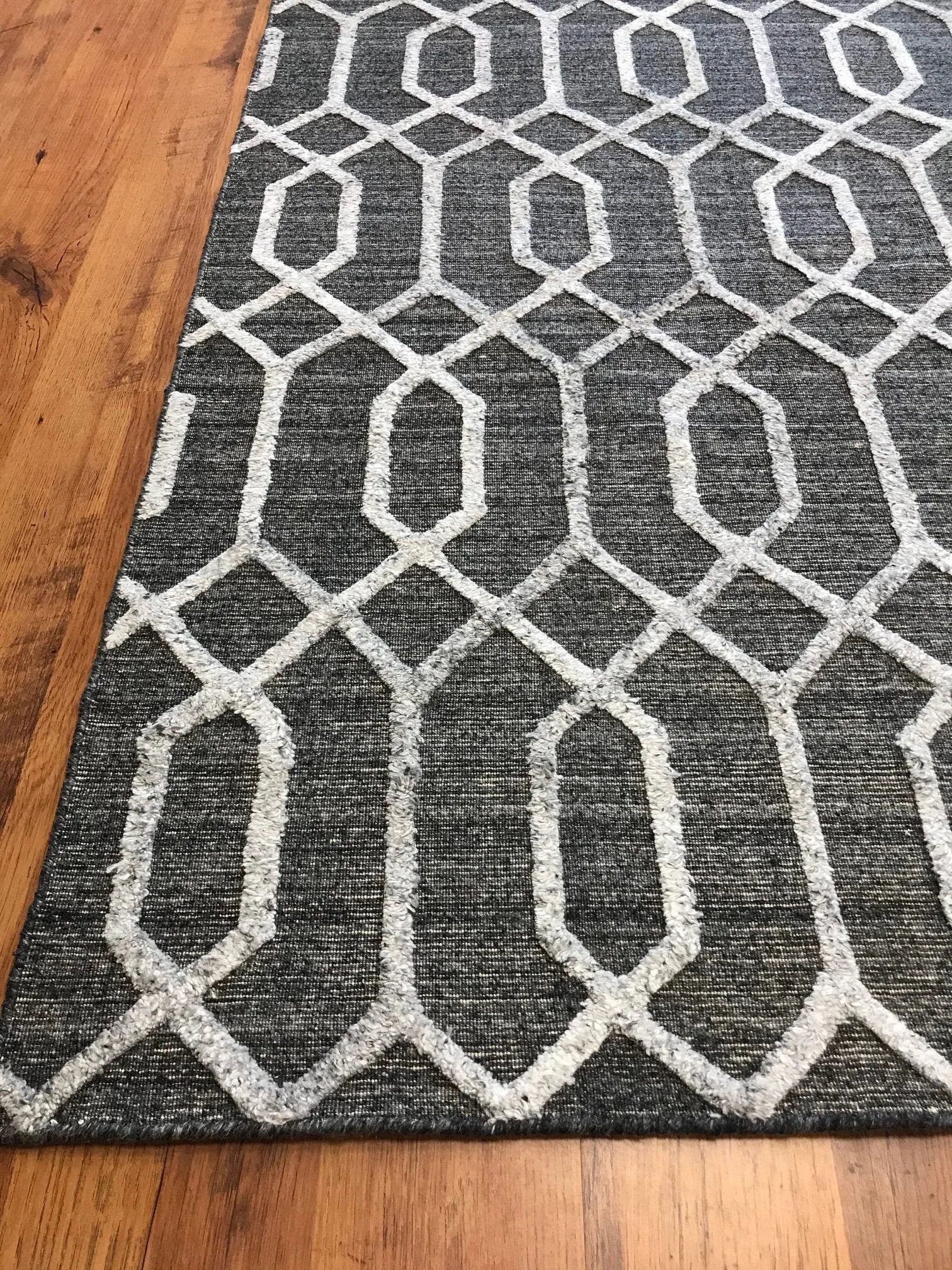 Village Collection Modern Rug (8'1" x 9'10")