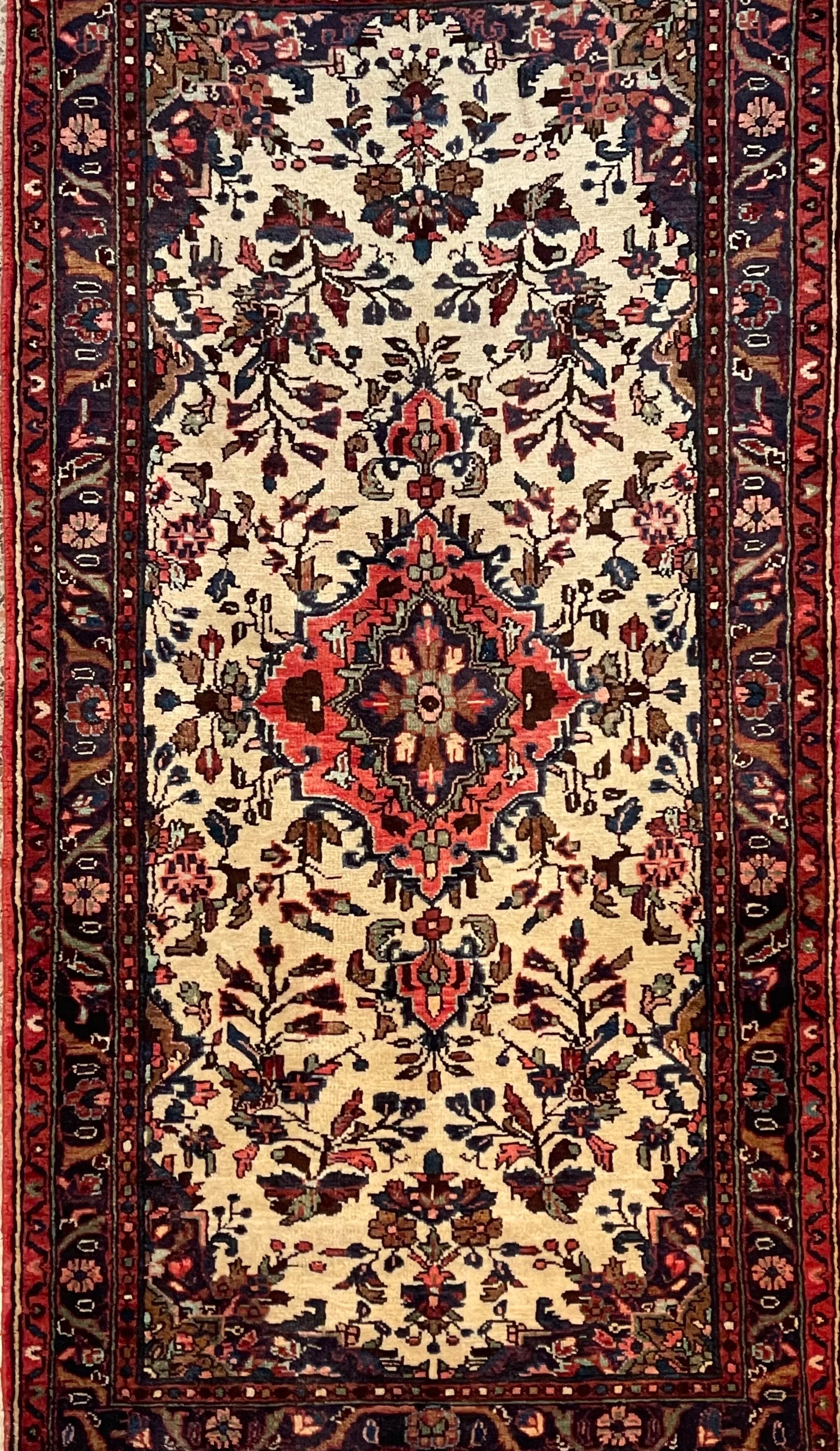 Hamedan Wool Rug (3'6" x 6'8")