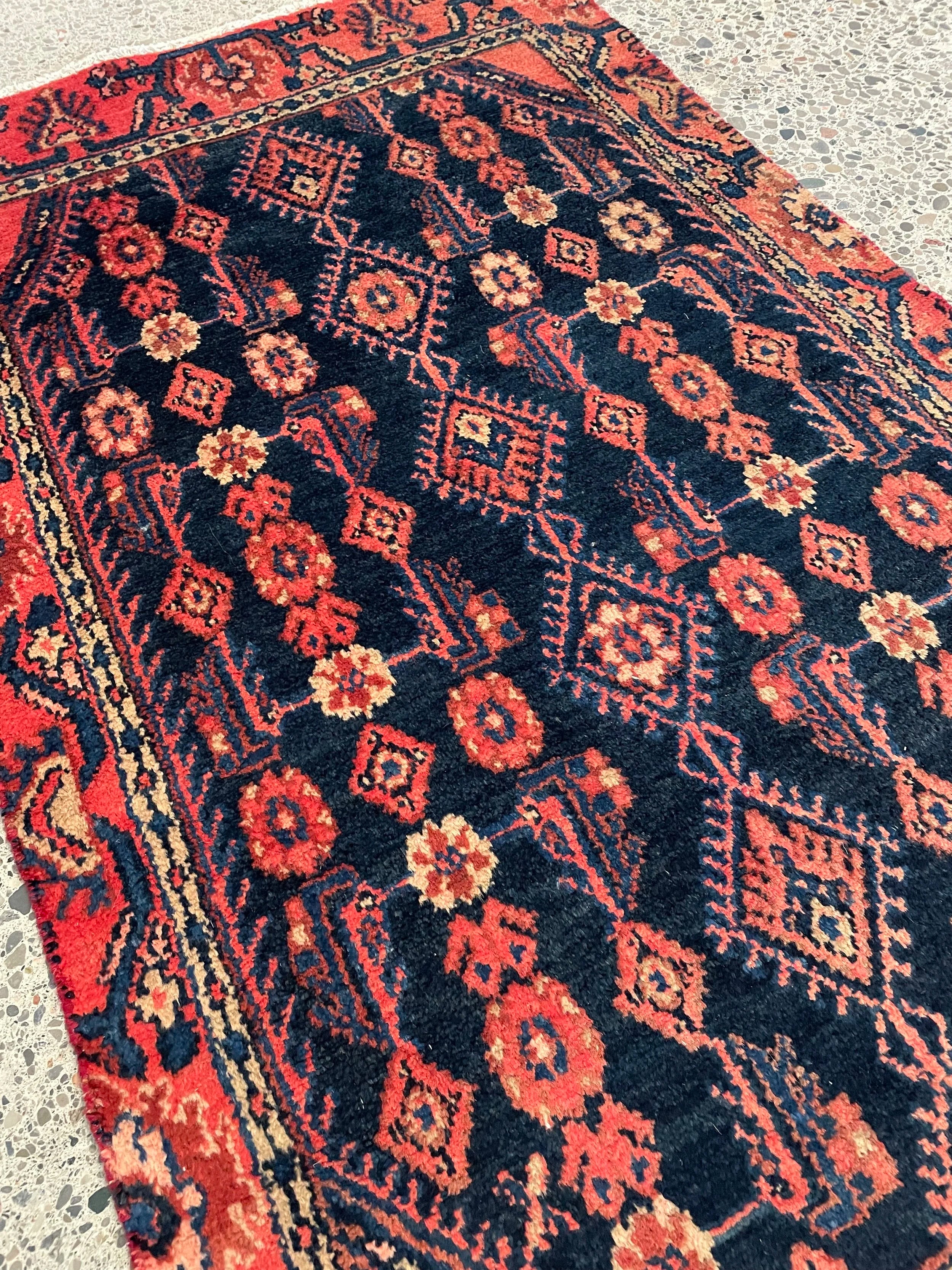 Vintage Hamedan Wool Rug (2'8" x 5'6")