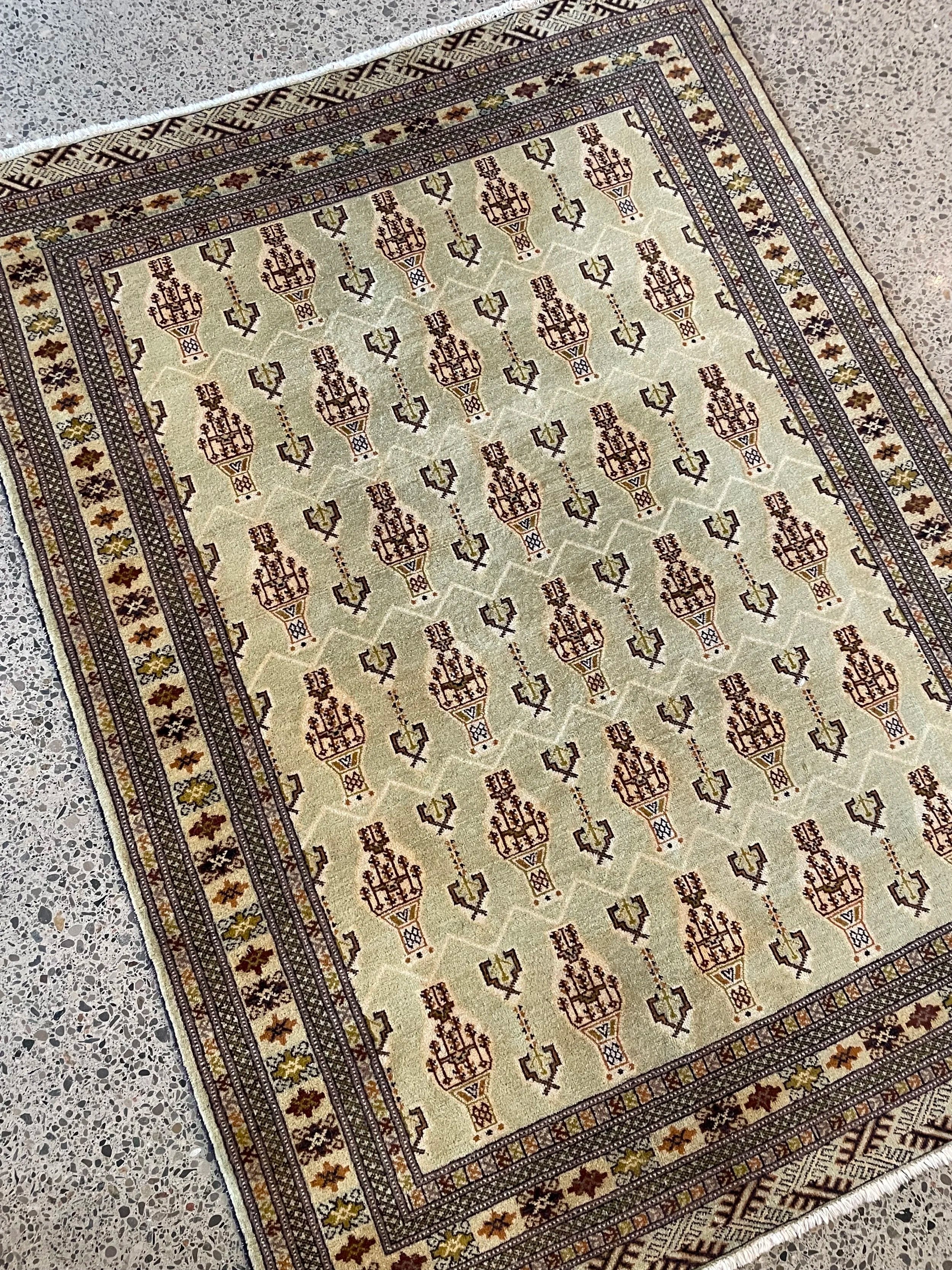 Fine Turkoman Wool Rug (4'3" x 5'8")