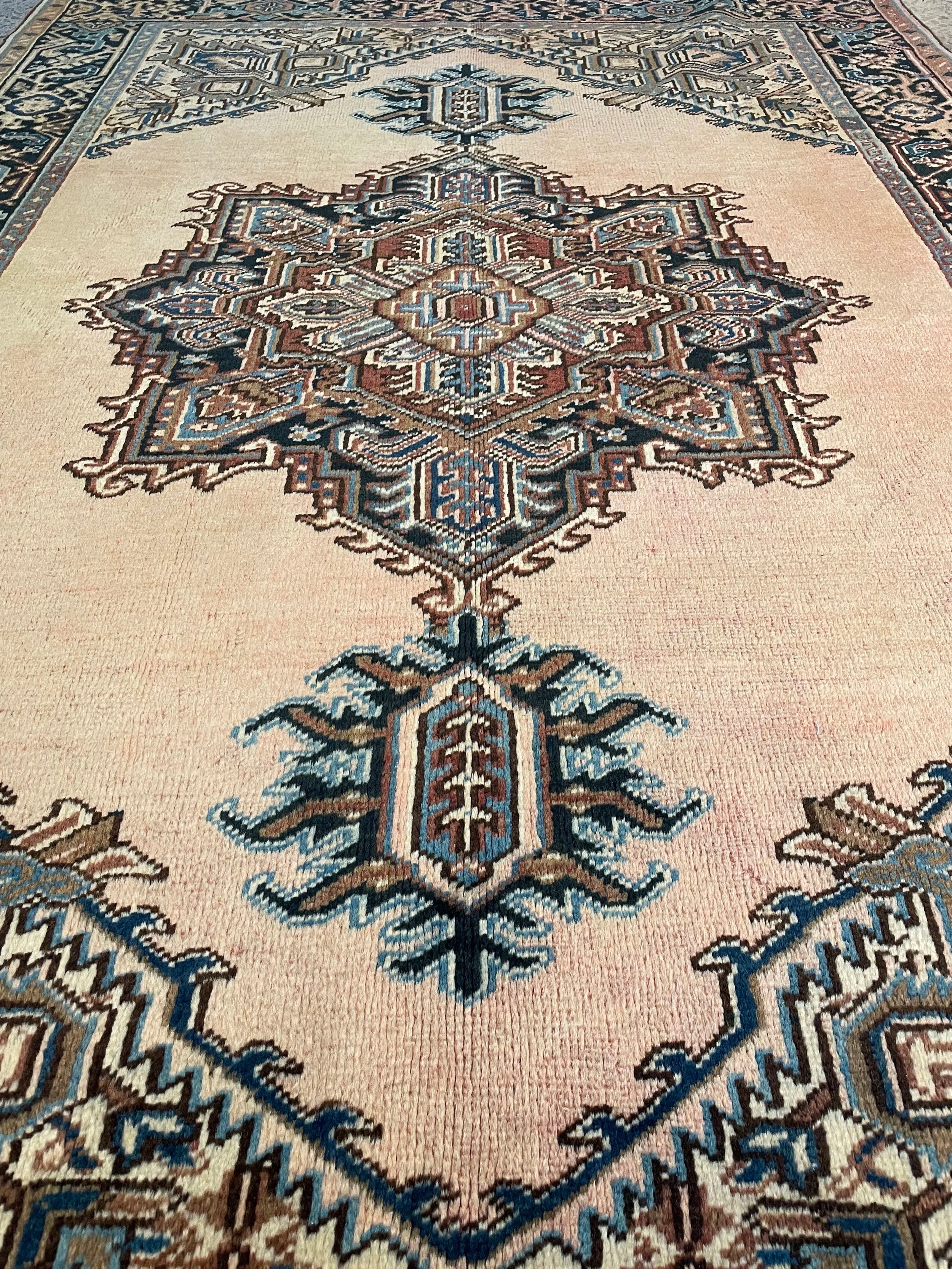 Heriz Semi-Antique Wool Rug (4'7" x 6'7")