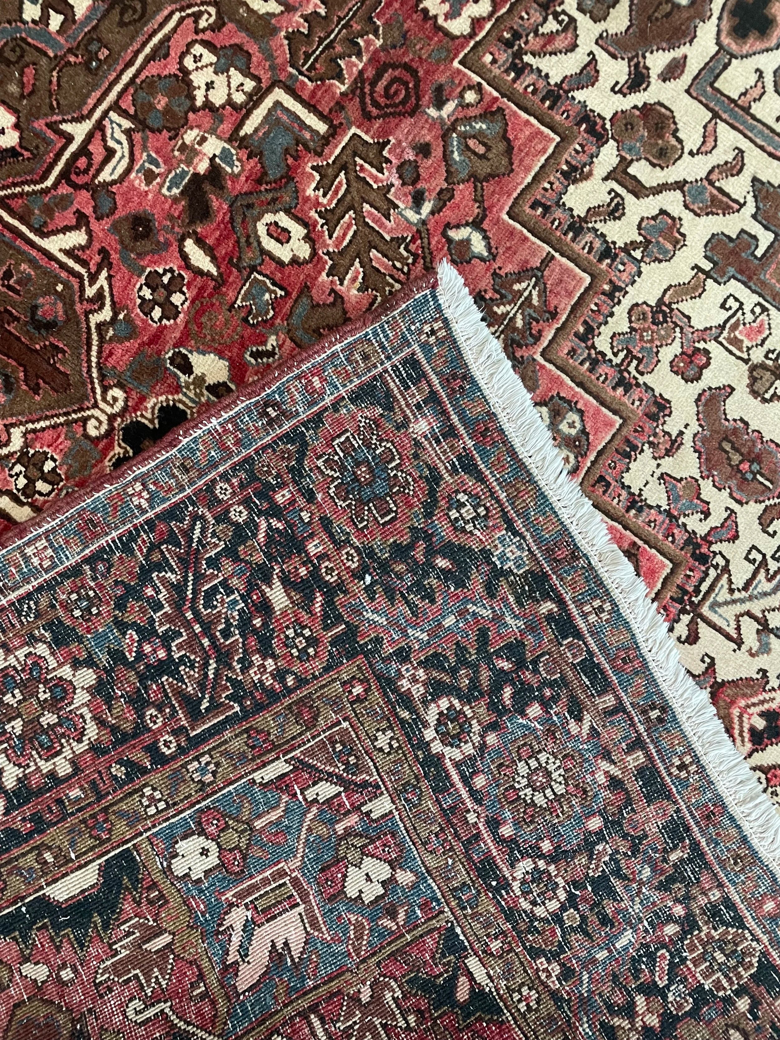Heriz Wool Rug (7'11" x 10'6")