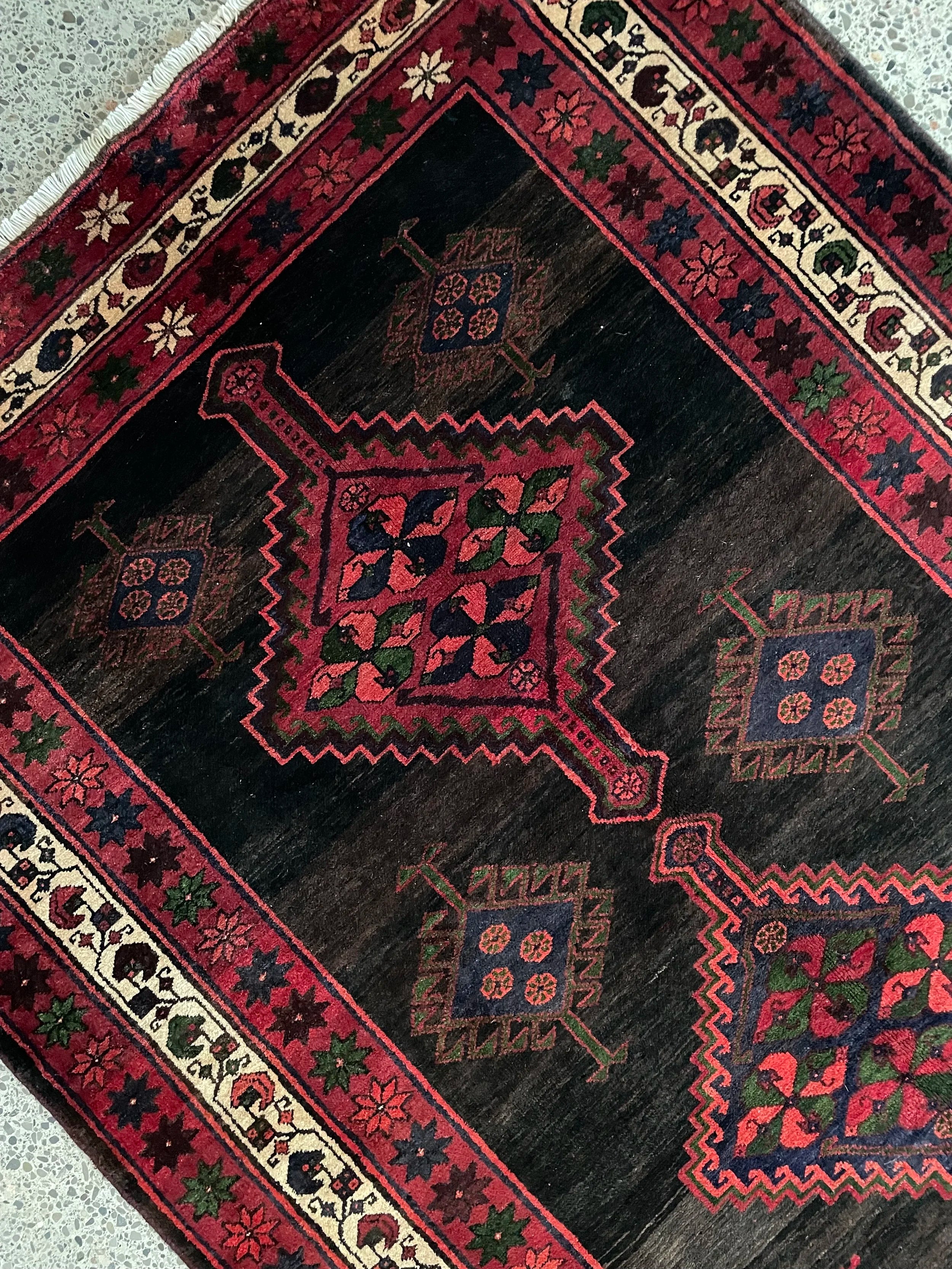 Lori Rug (5'0" x 8'11")
