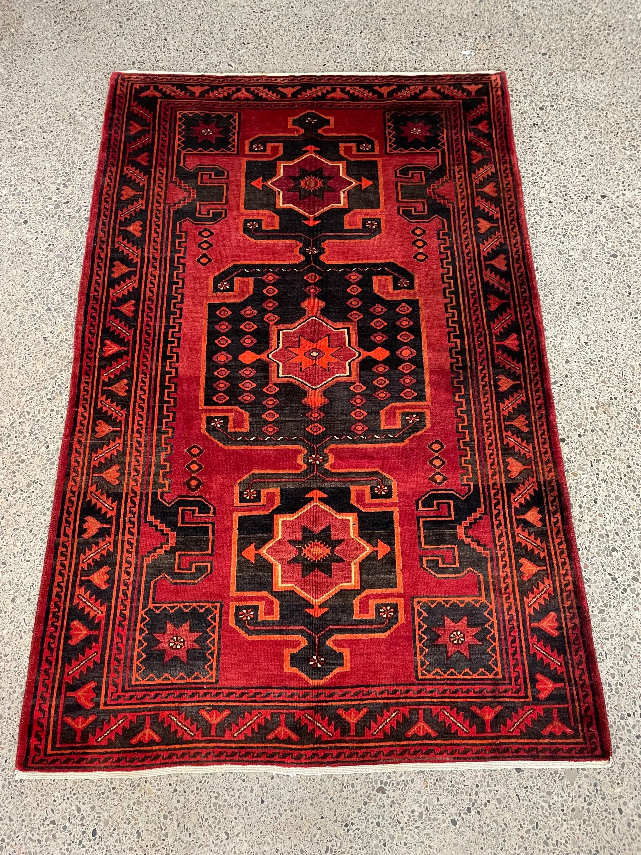 Nahavand Tribal Wool Rug (5'3" x 8'3")