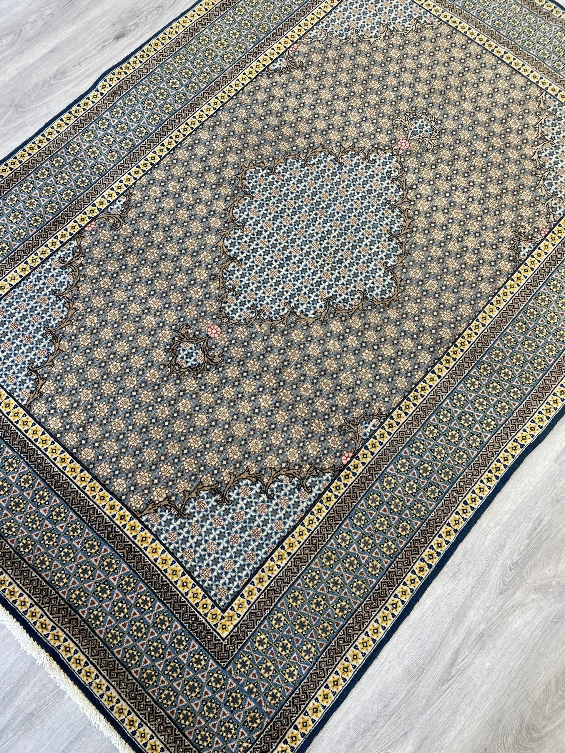 Qum Semi-Antique Wool Rug (4'8" x 6'10")
