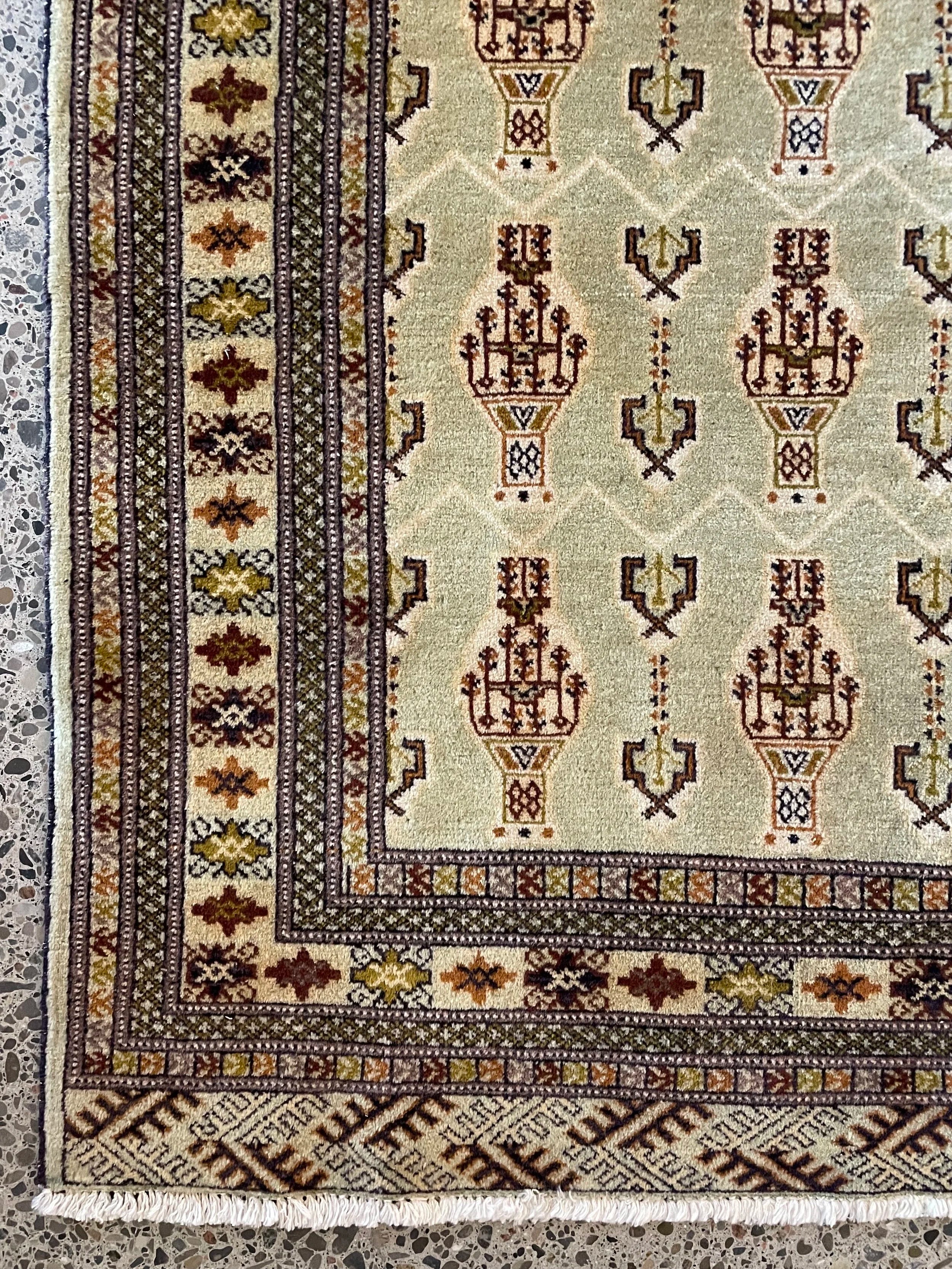 Fine Turkoman Wool Rug (4'3" x 5'8")