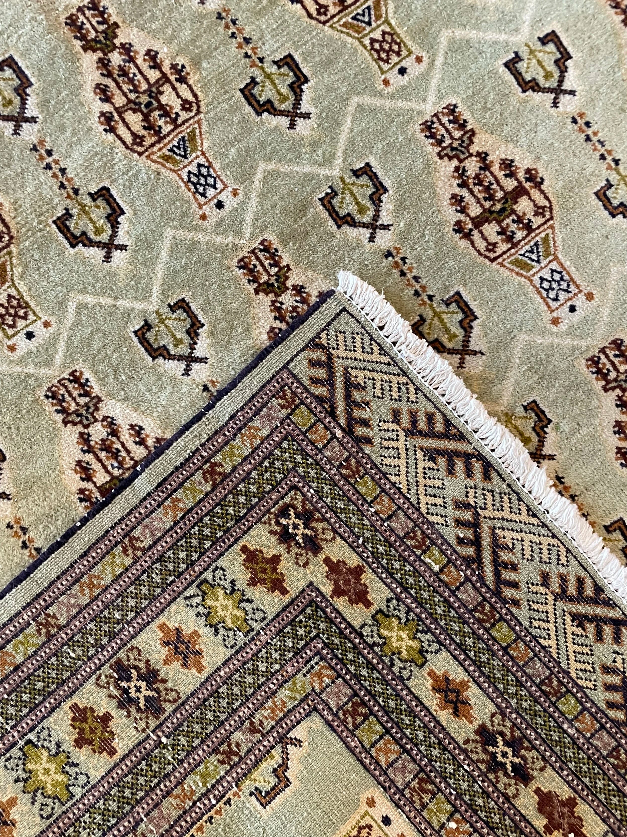 Fine Turkoman Wool Rug (4'3" x 5'8")