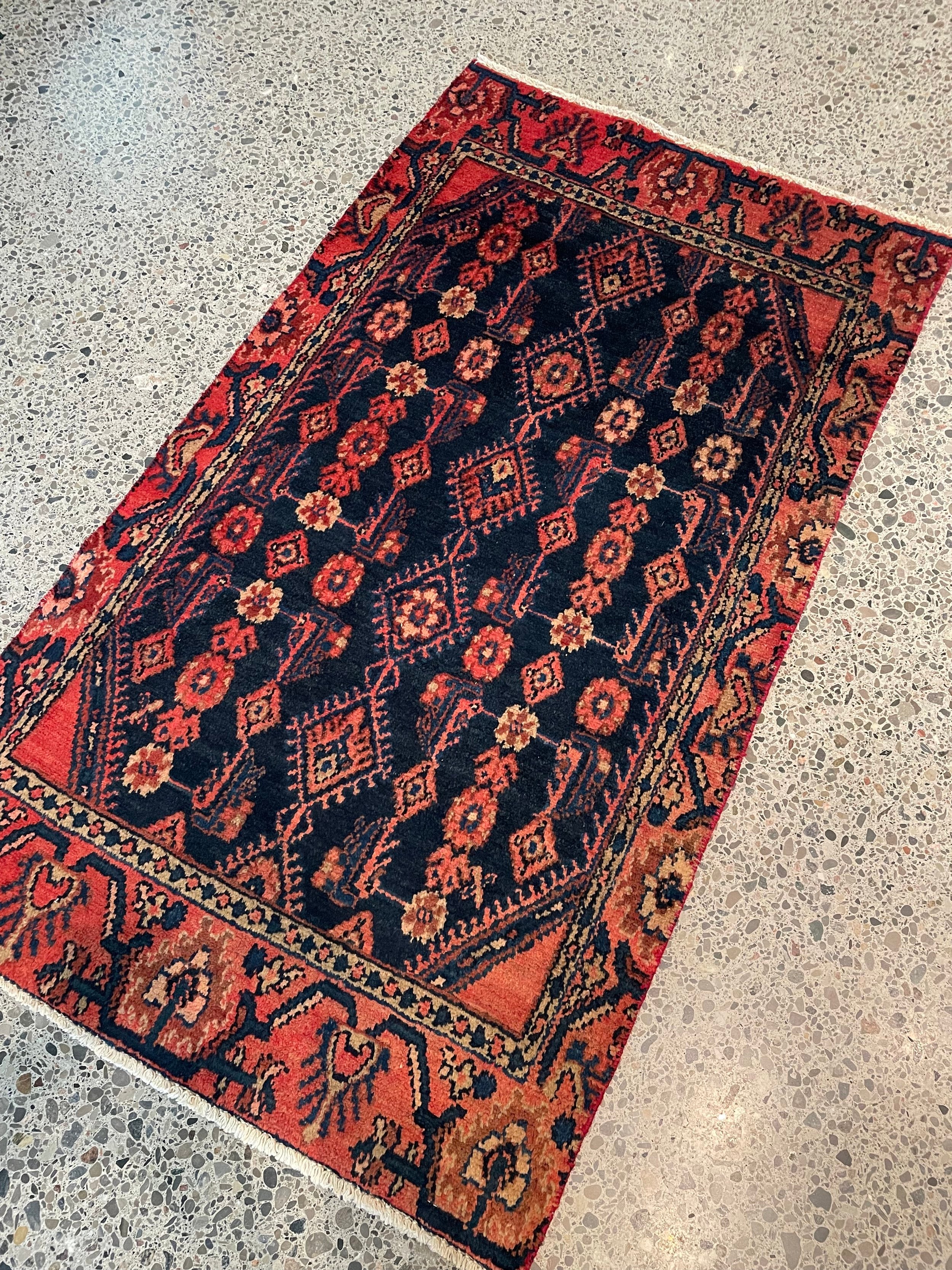 Vintage Hamedan Wool Rug (2'8" x 5'6")