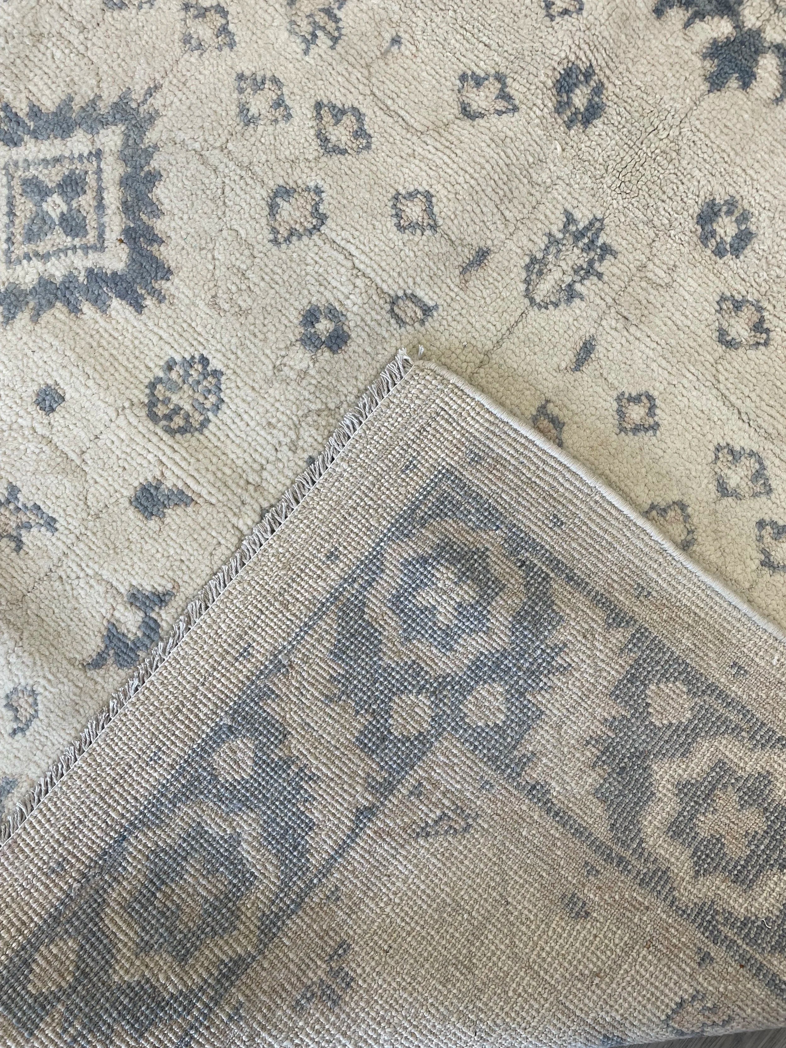 Heritage Collection Wool Rug (5’0” x 7’10”)