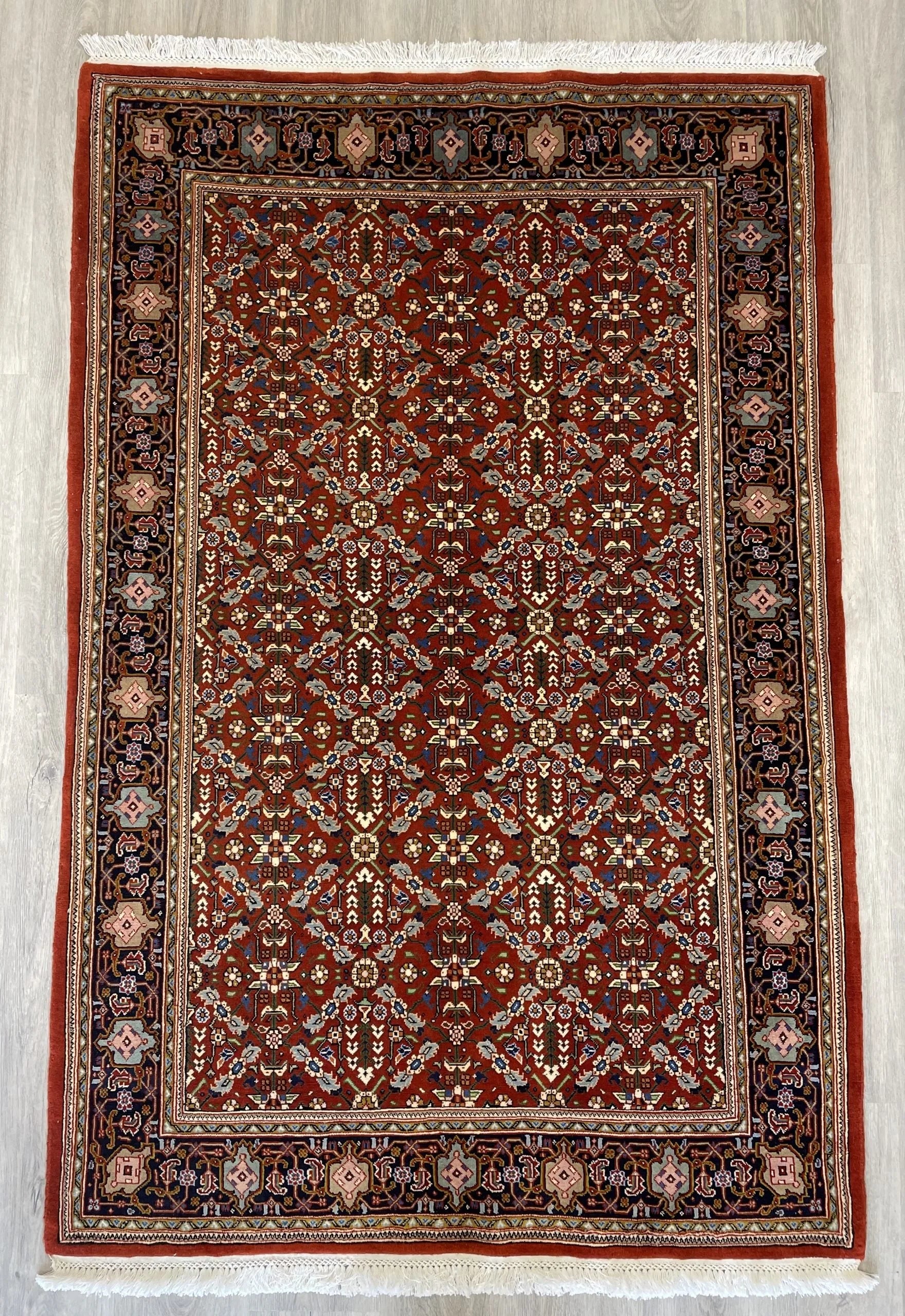Abadeh Wool Rug (3'9" x 5'7")