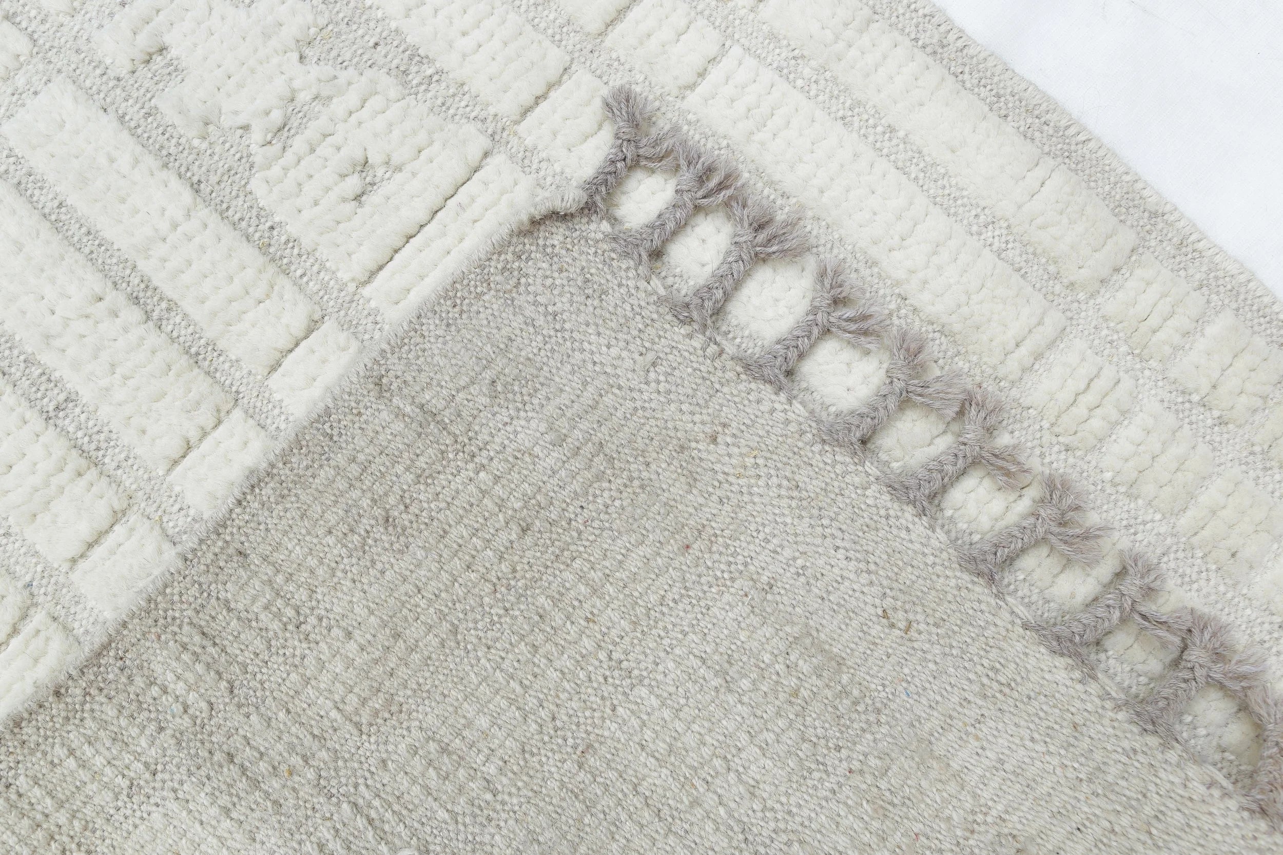 Neutral Modern Rug Runner (2'6" x 11'9")