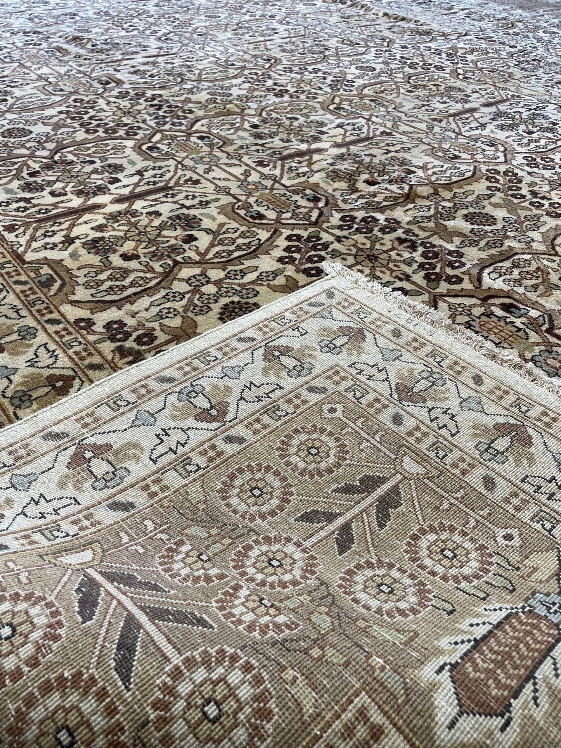 Tabriz Design Rug (11'11" x 14'8")