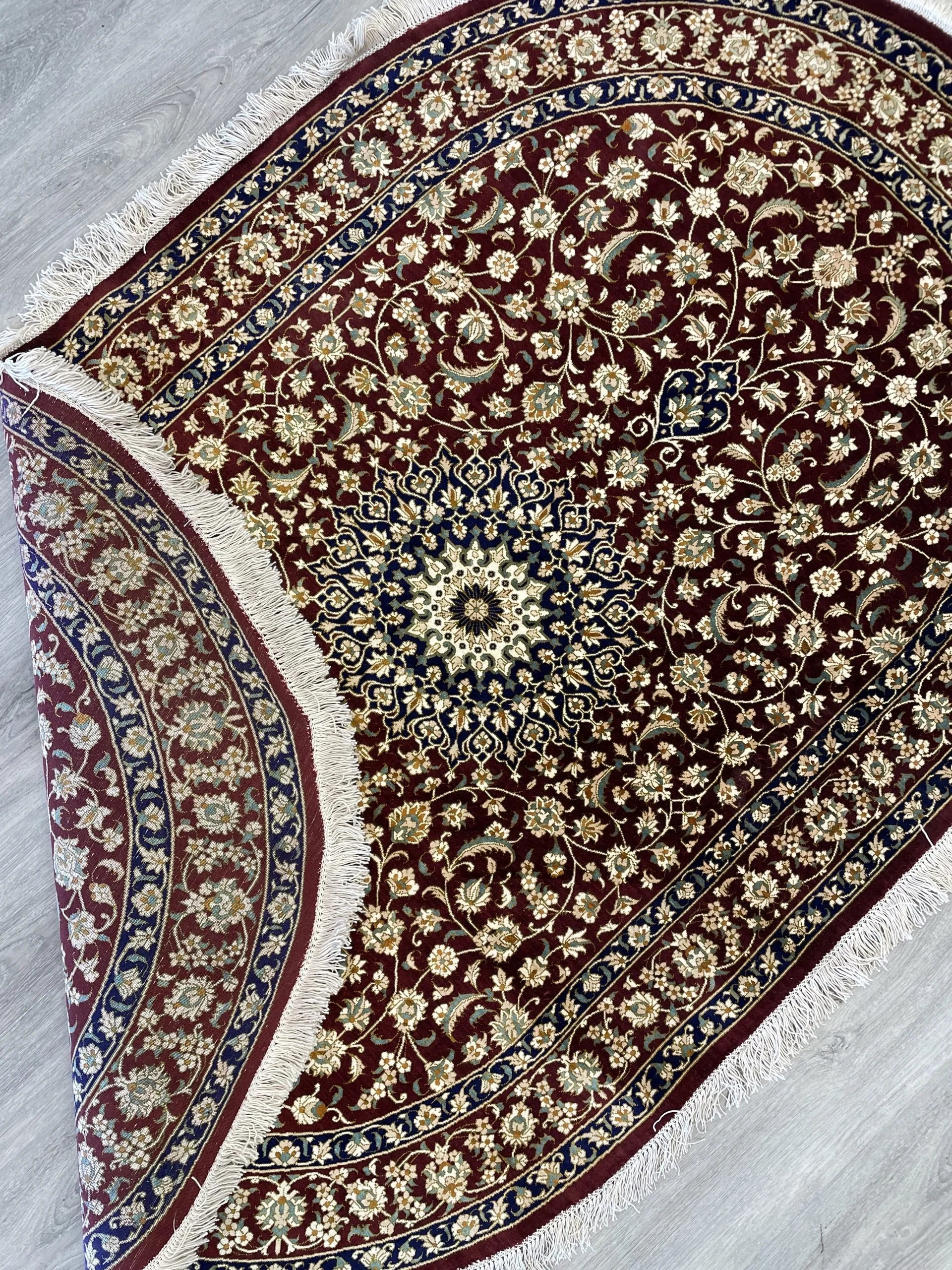 Qum 100% Silk - Oval Rug (3'1" x 4'11")