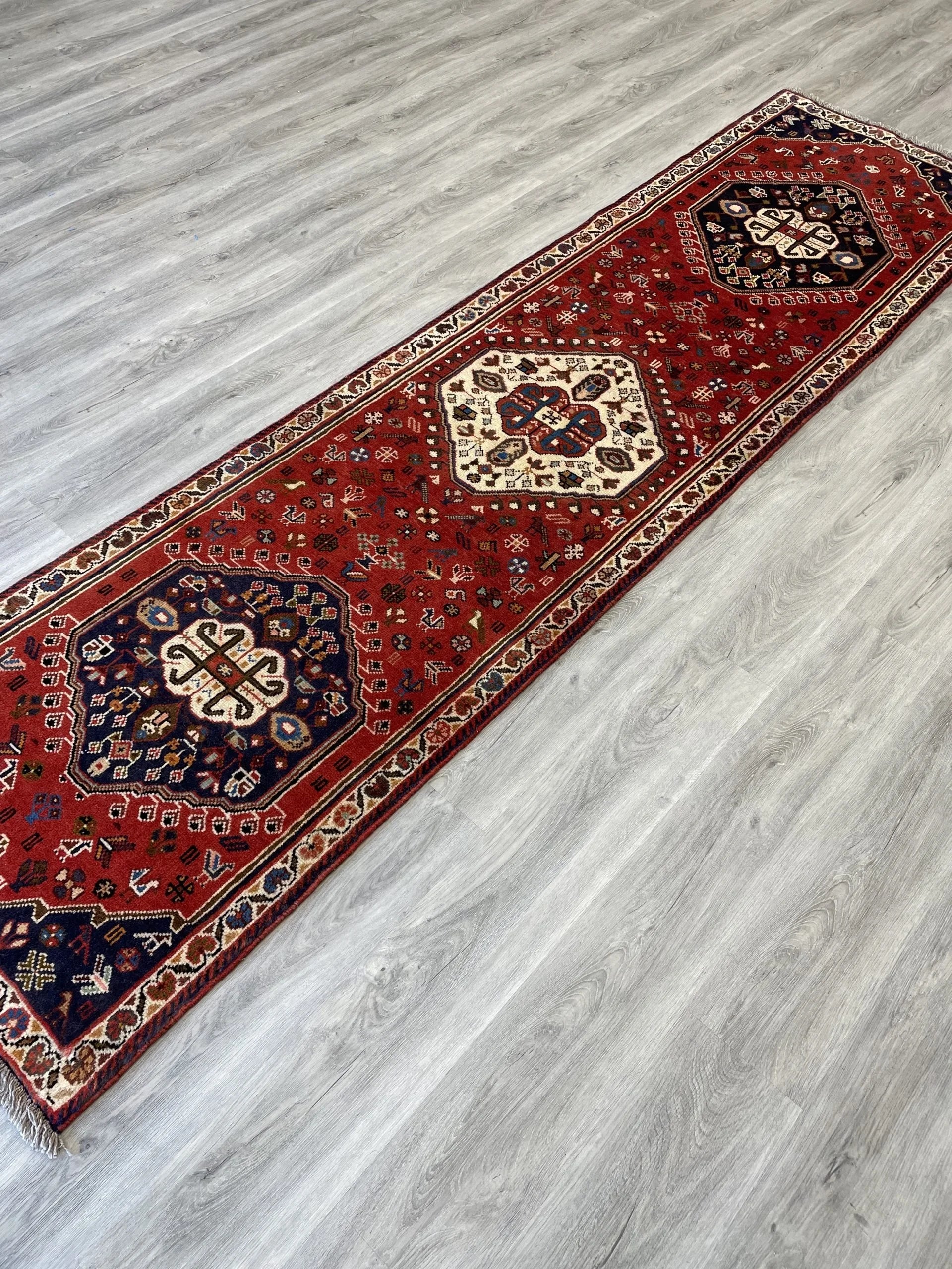 Shiraz Wool Runner Rug (2'5" x 9'8")