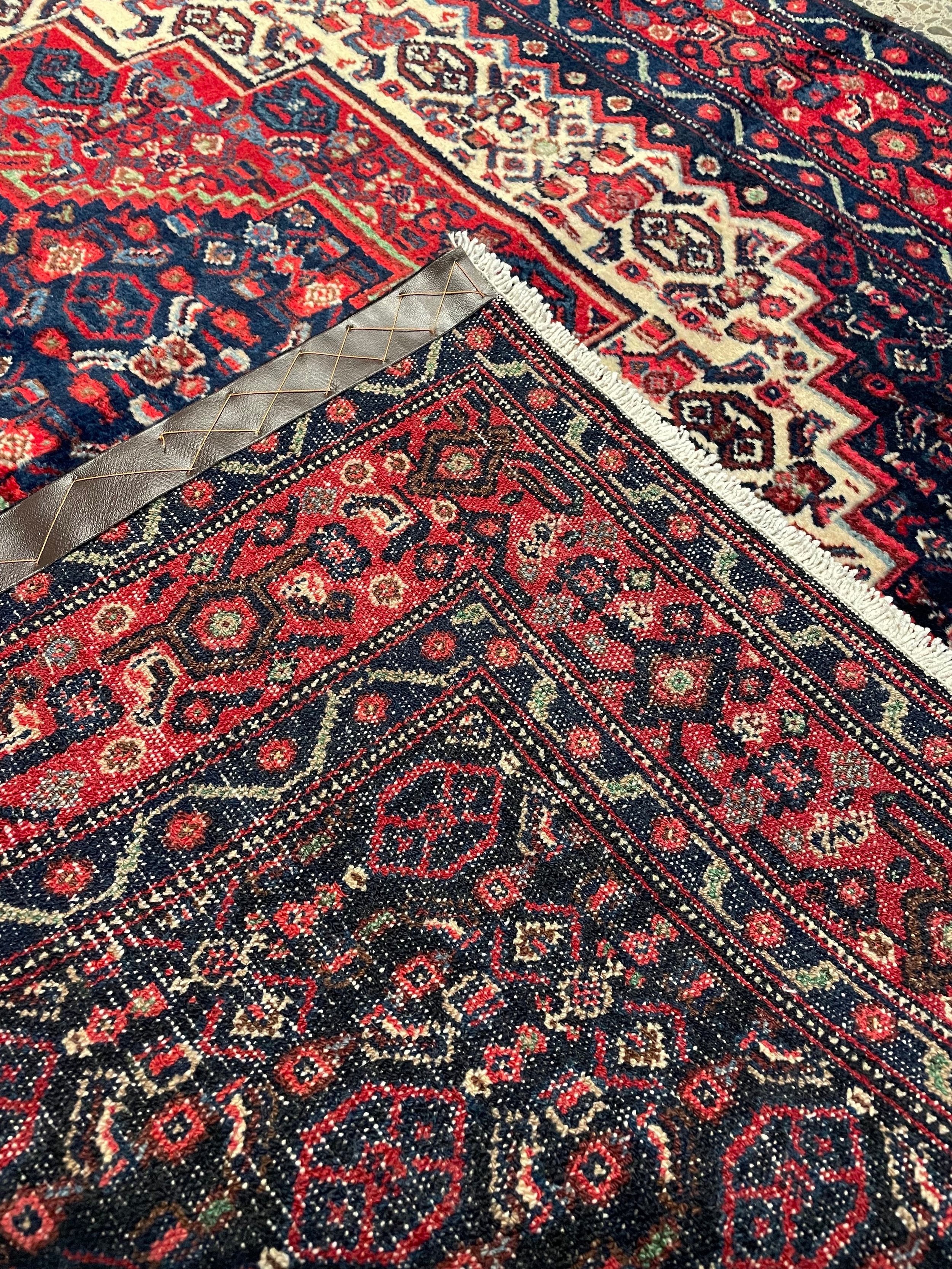 Senneh Wool Rug (3'9" x 5'2")