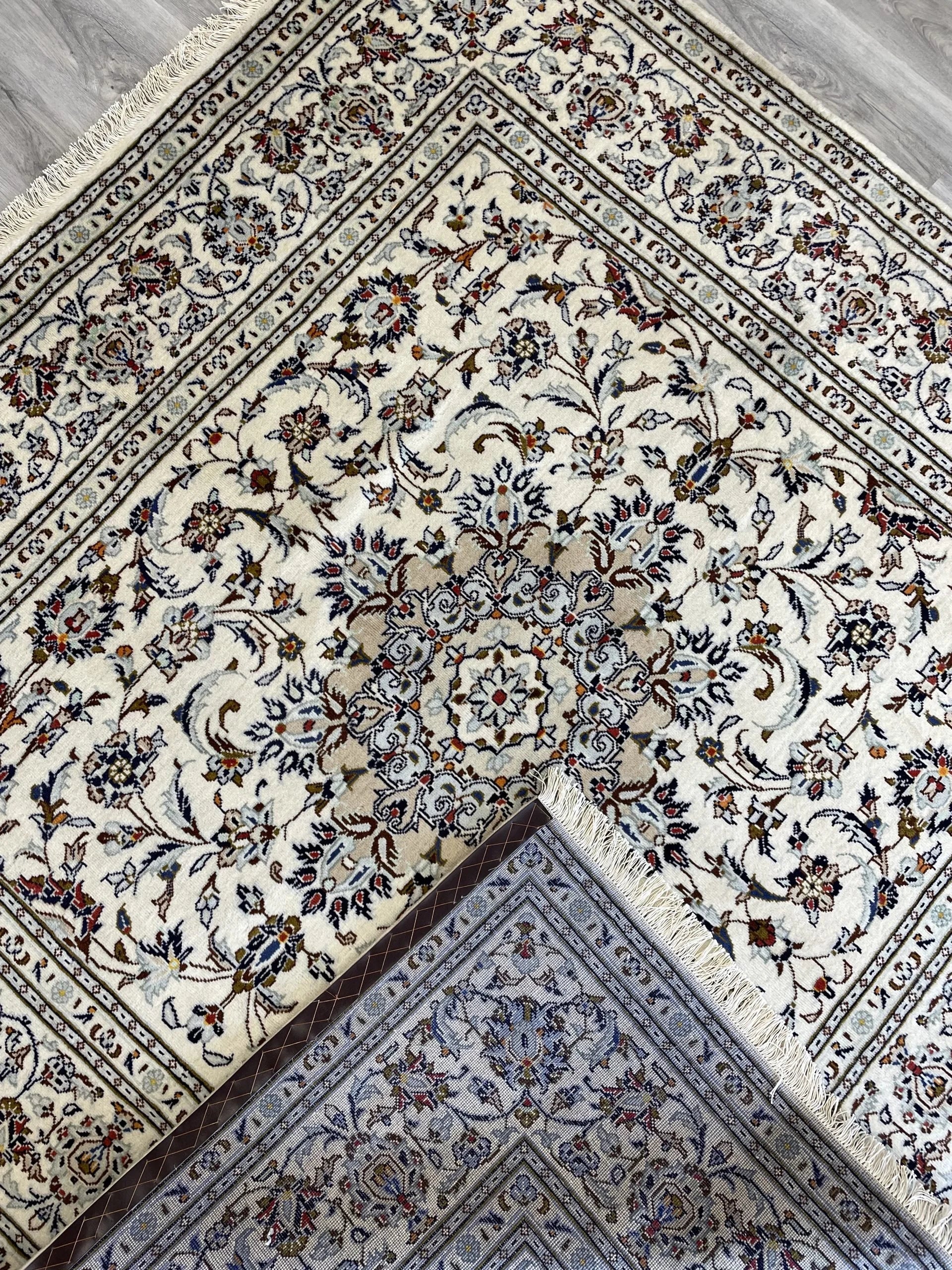 Kashan Square-Shaped Wool Rug (6'4" x 6'7")