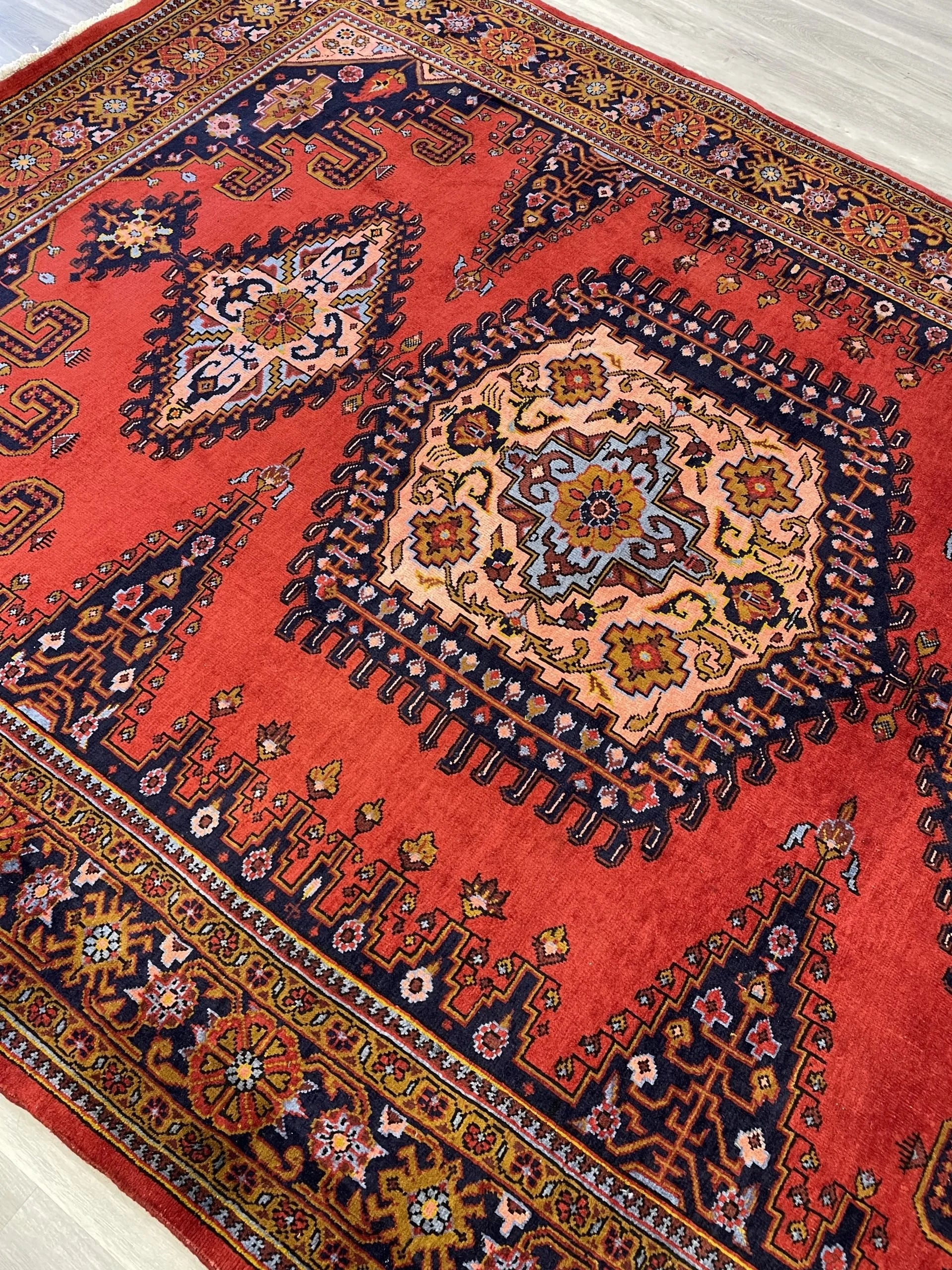Viss Tribal Wool Rug (6'9" x 9'4")