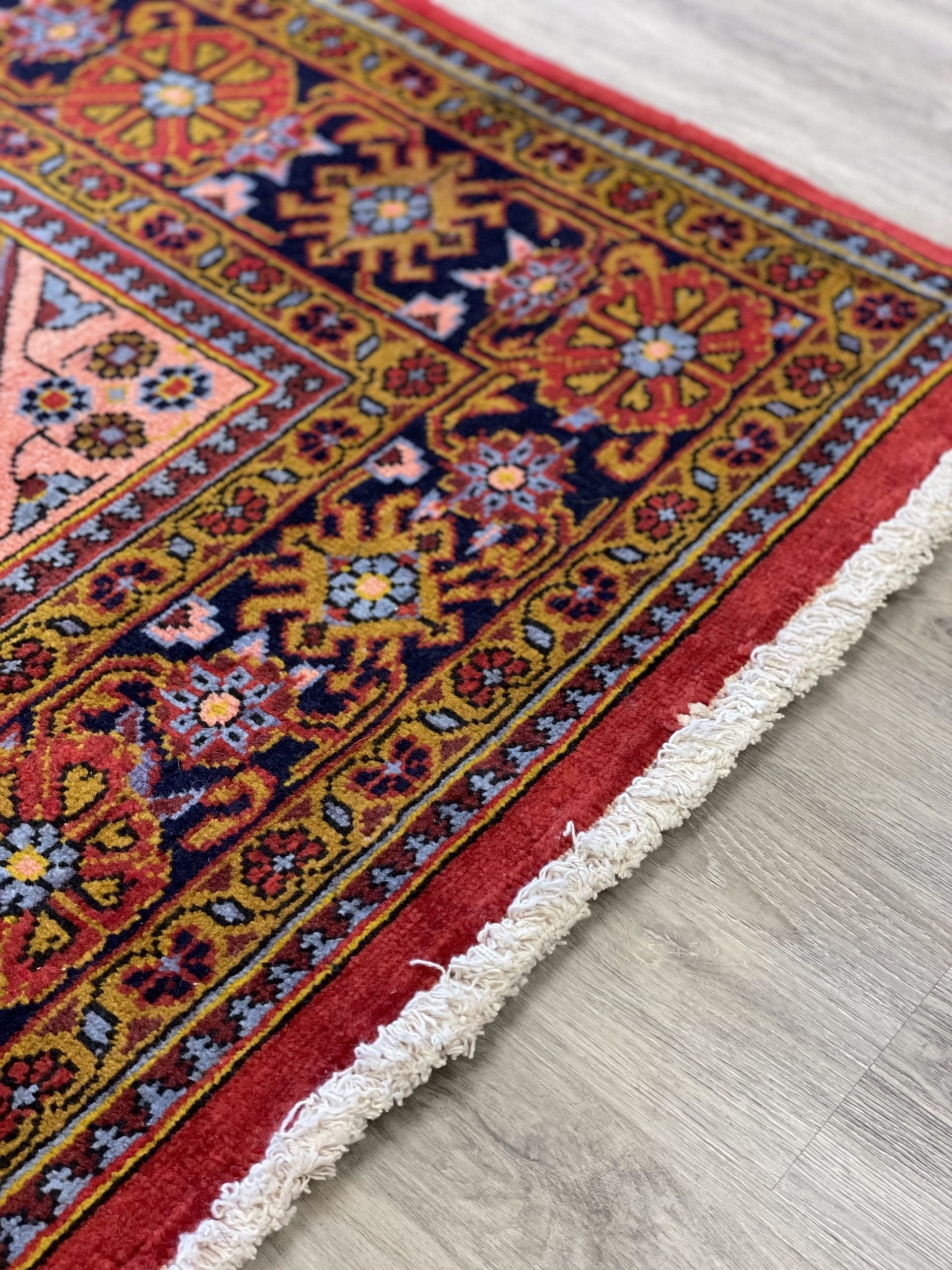 Viss Tribal Wool Rug (6'9" x 9'4")