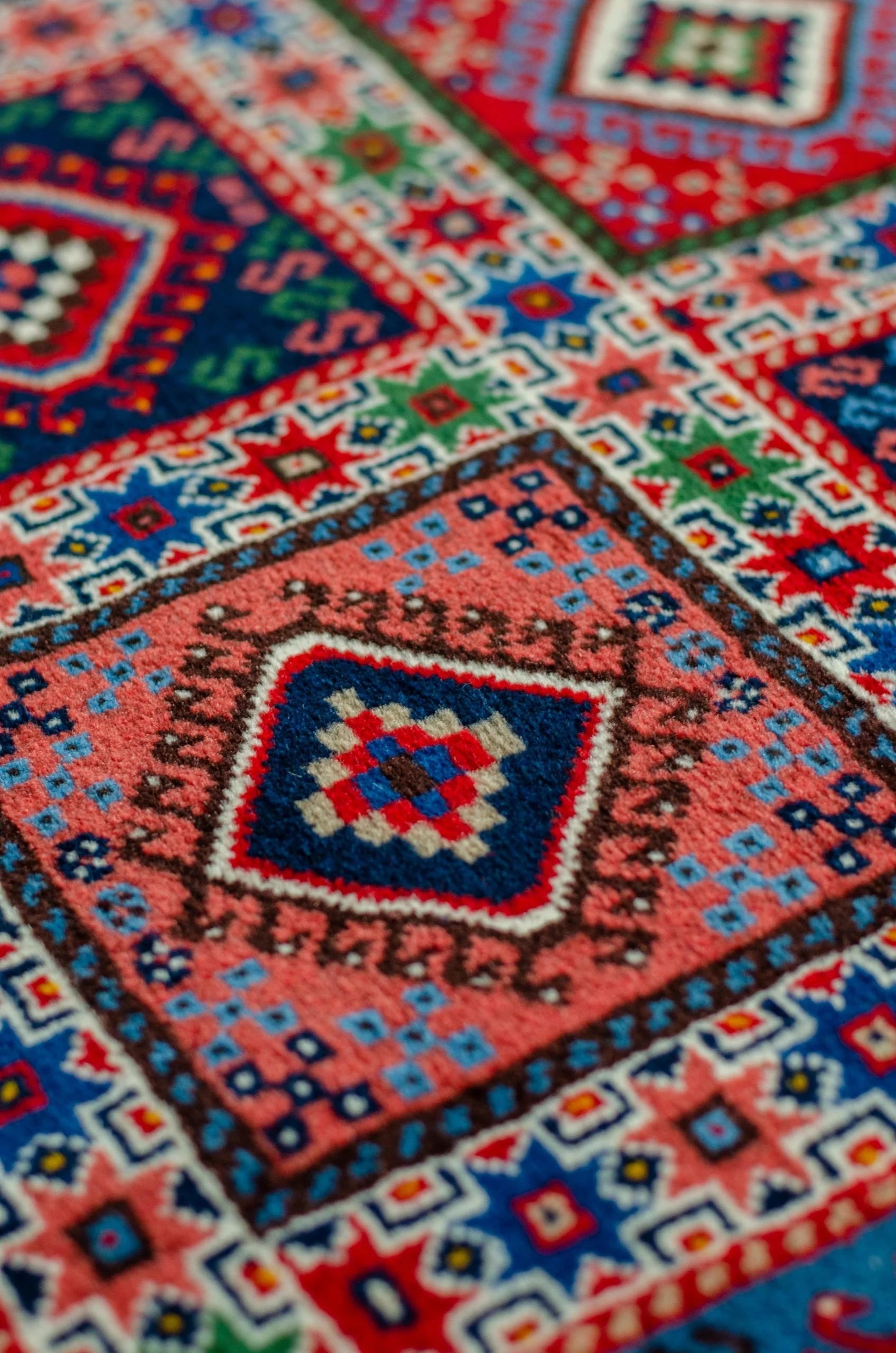 Yalameh 100% Wool Rug (5'0" x 6'5")