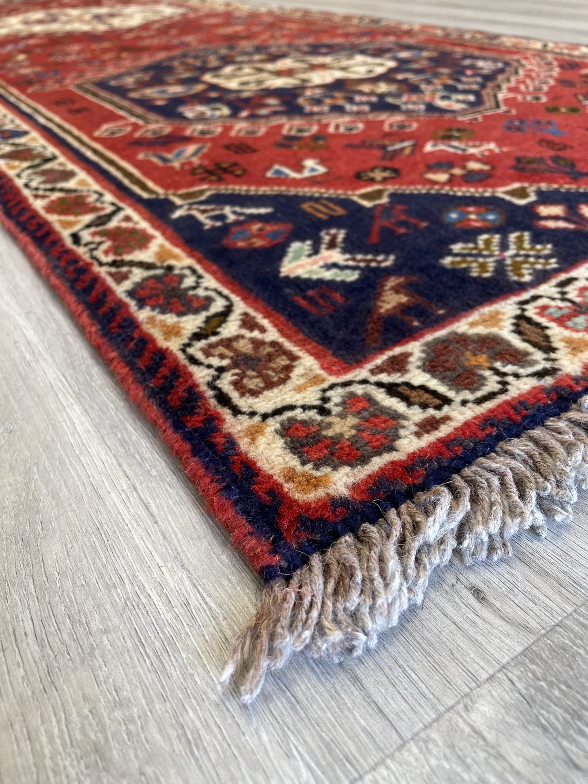 Shiraz Wool Runner Rug (2'5" x 9'8")