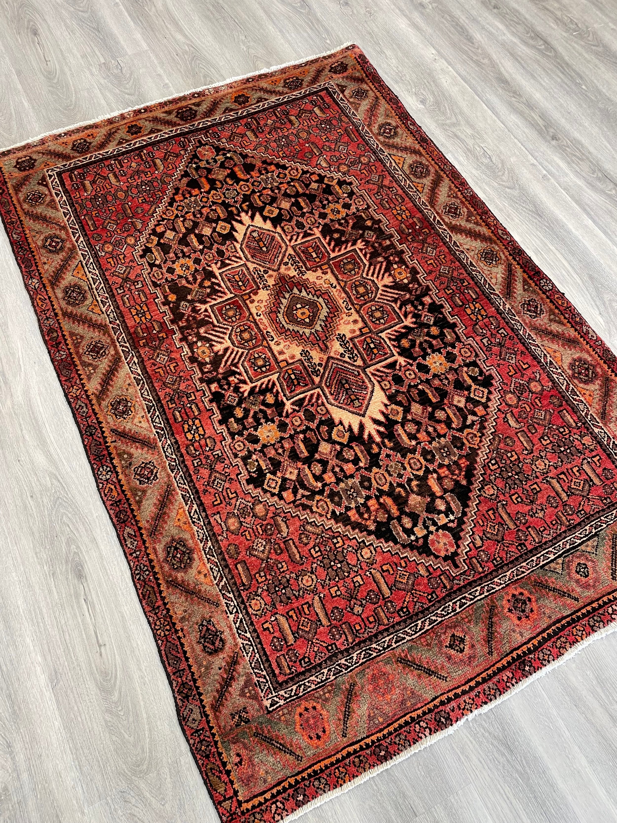 Gholtogh Vintage Wool Rug (3'5" x 5'2")