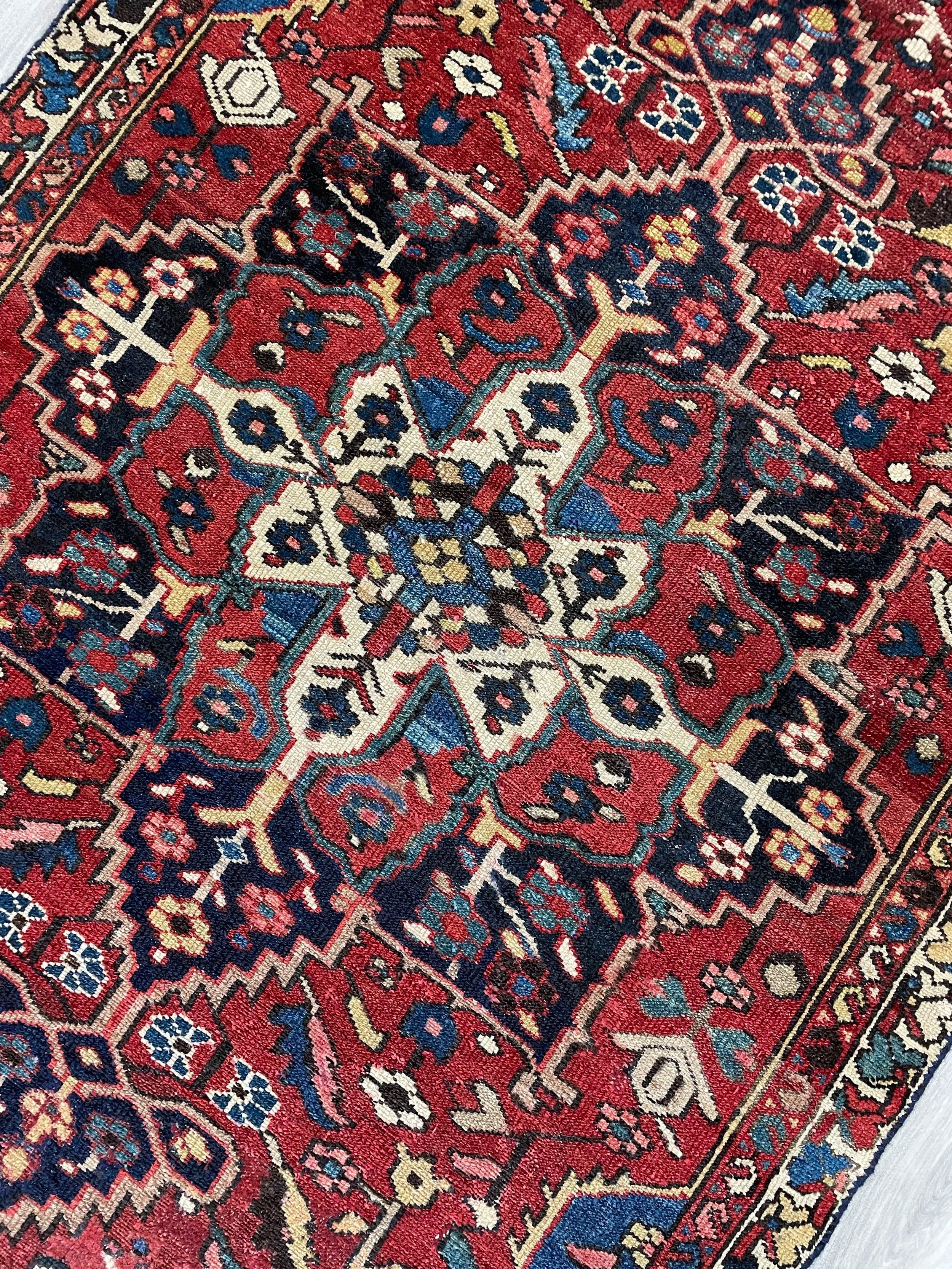 Bakhtiari Semi-Antique Wool Rug (4'1" x 6'3")
