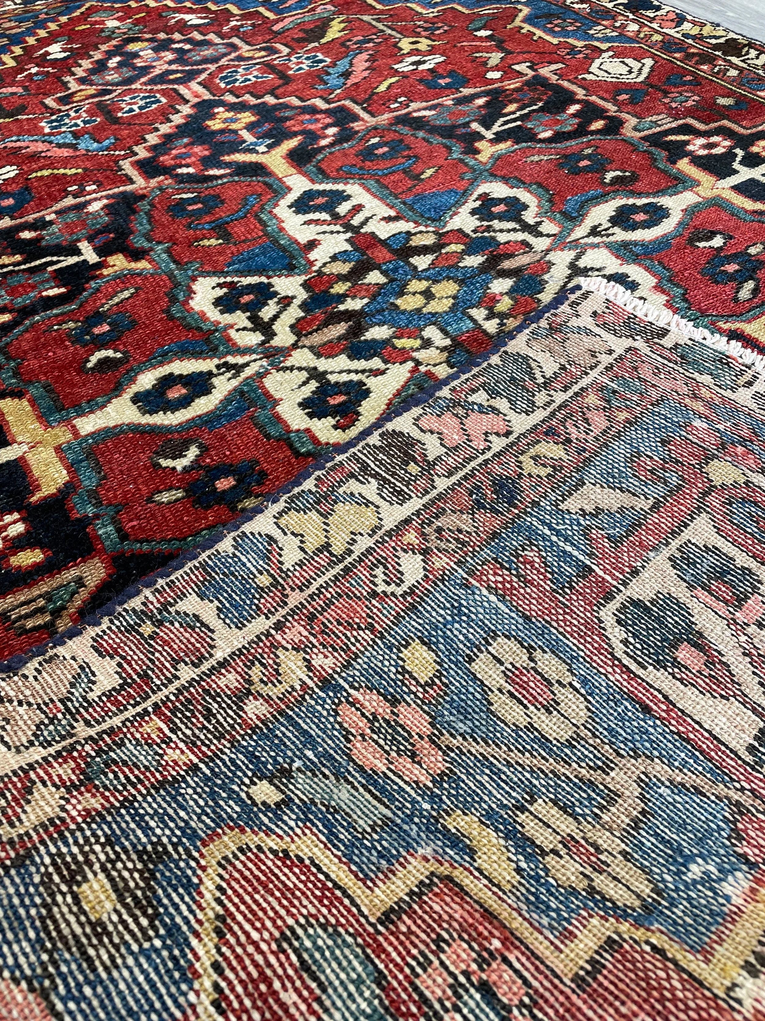 Bakhtiari Semi-Antique Wool Rug (4'1" x 6'3")