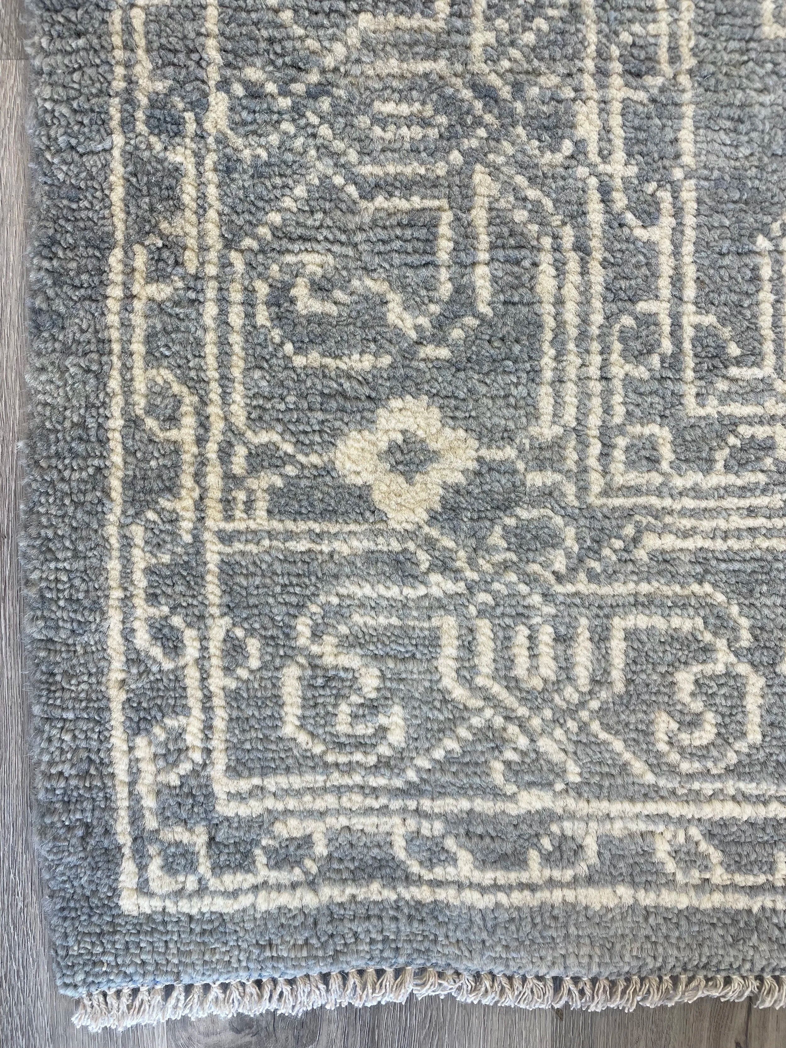Heritage Collection Wool Rug (5’0” x 8’0”)