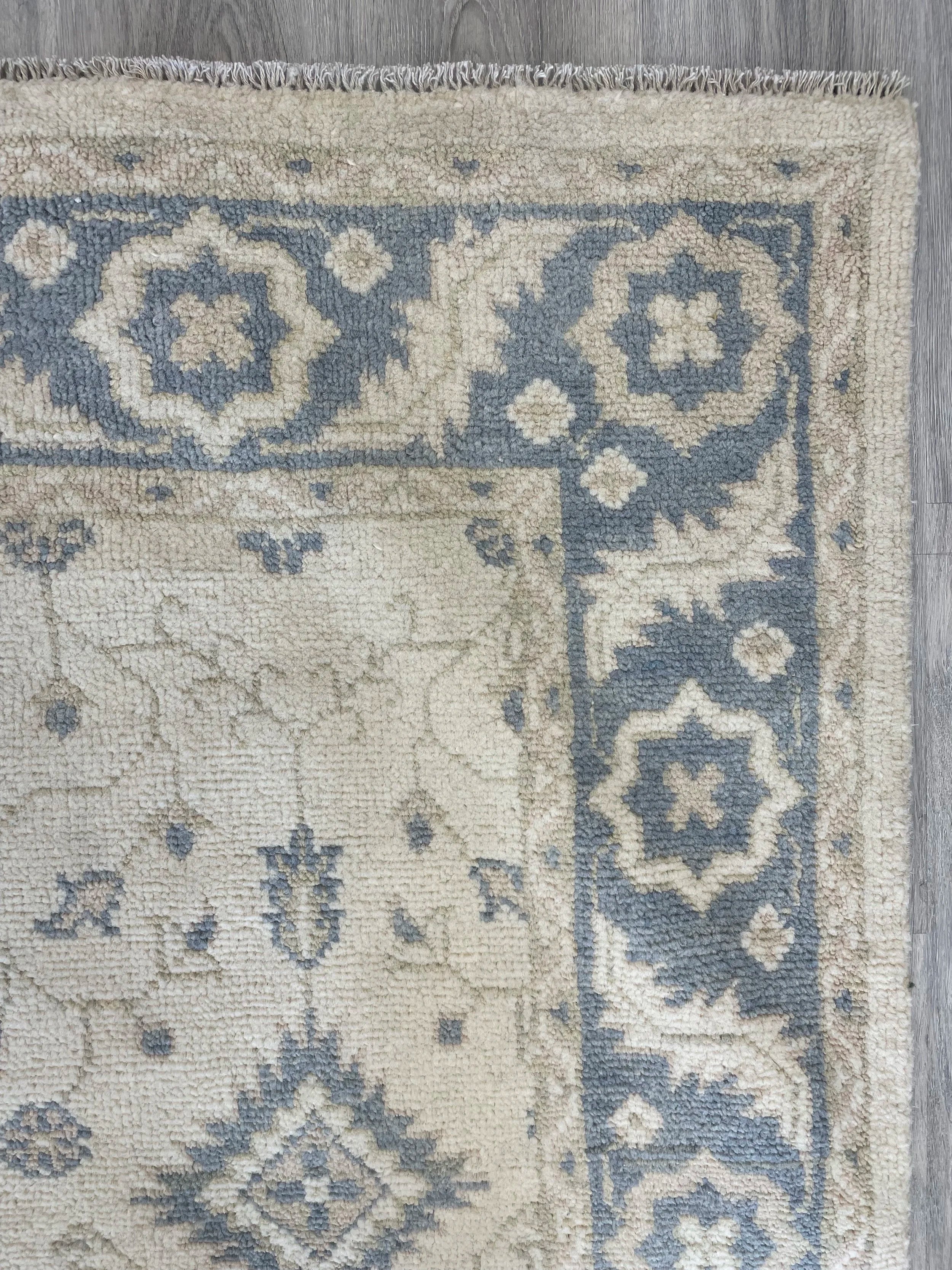 Heritage Collection Wool Rug (5’0” x 7’10”)