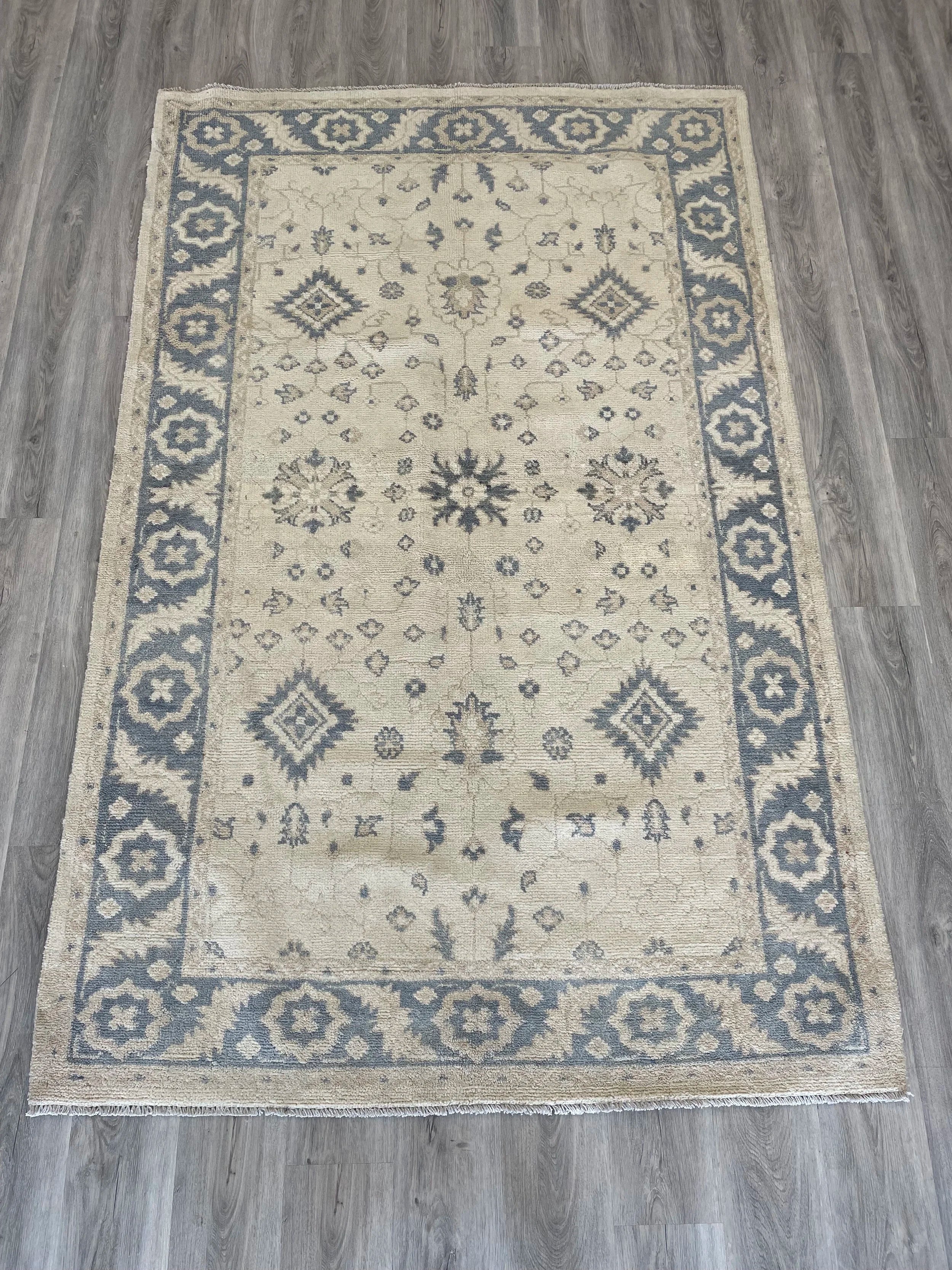 Heritage Collection Wool Rug (5’0” x 7’10”)