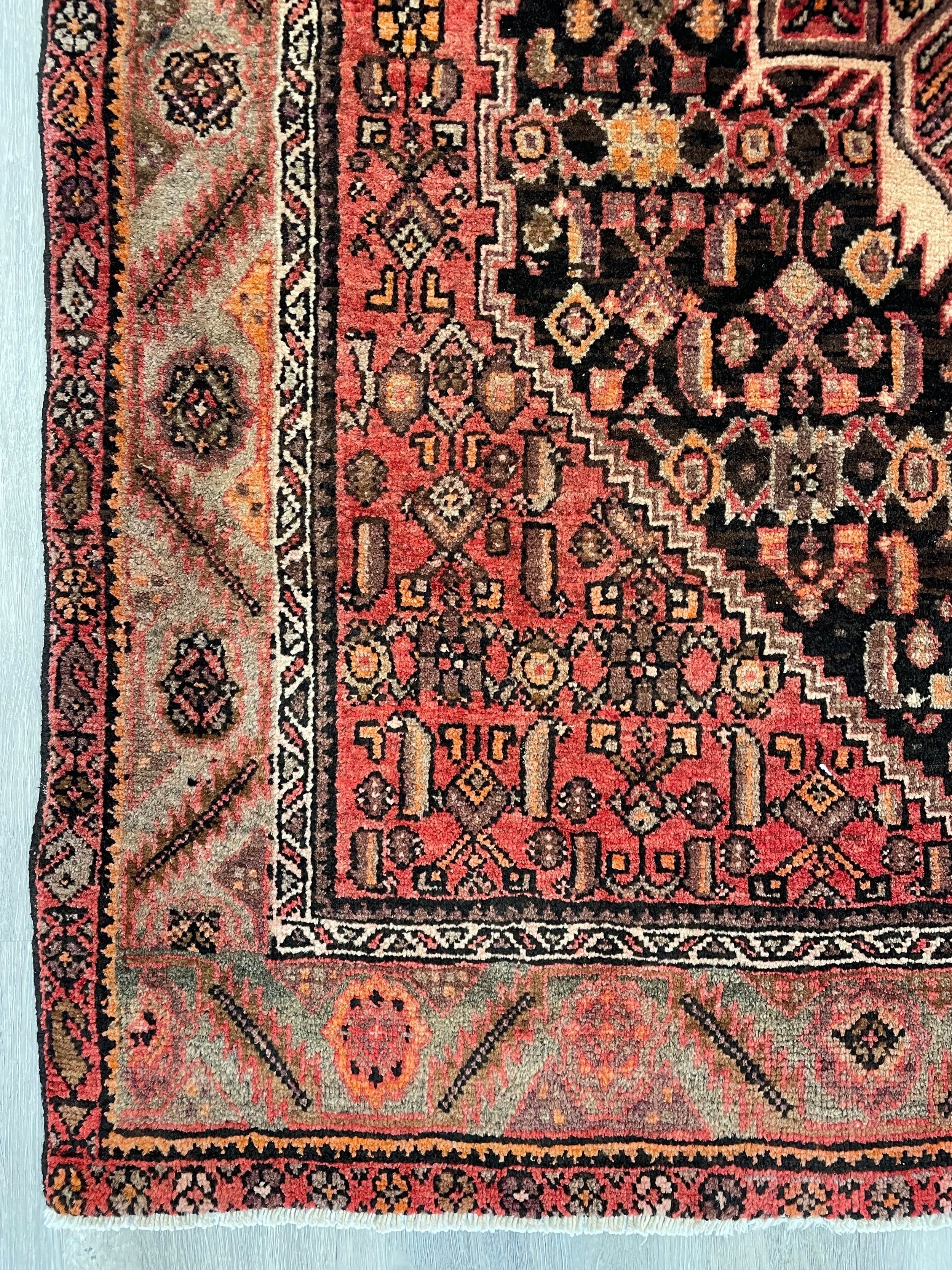 Gholtogh Vintage Wool Rug (3'5" x 5'2")