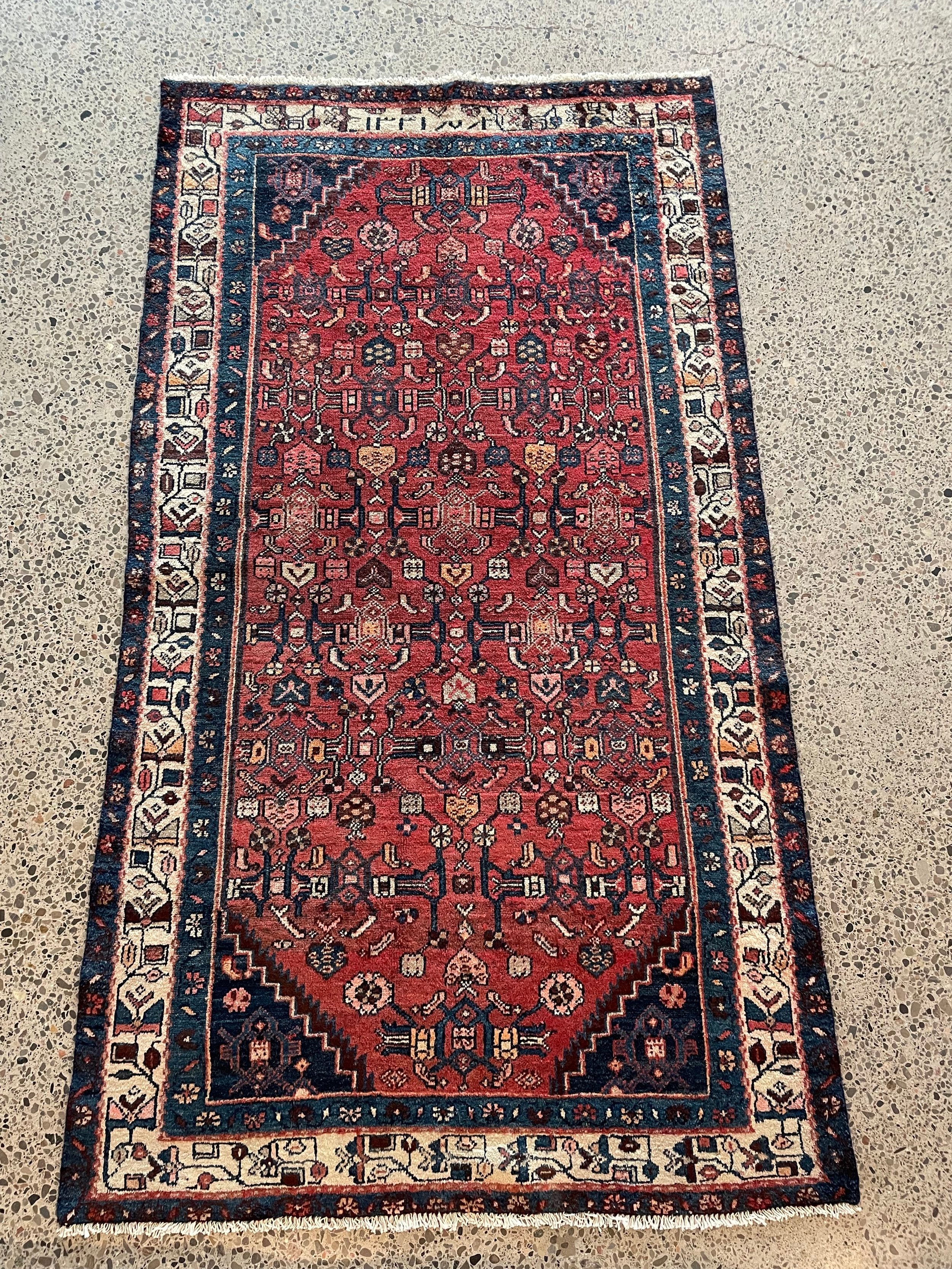Hamedan Semi-Antique Wool Rug (3'7" x 6'5")