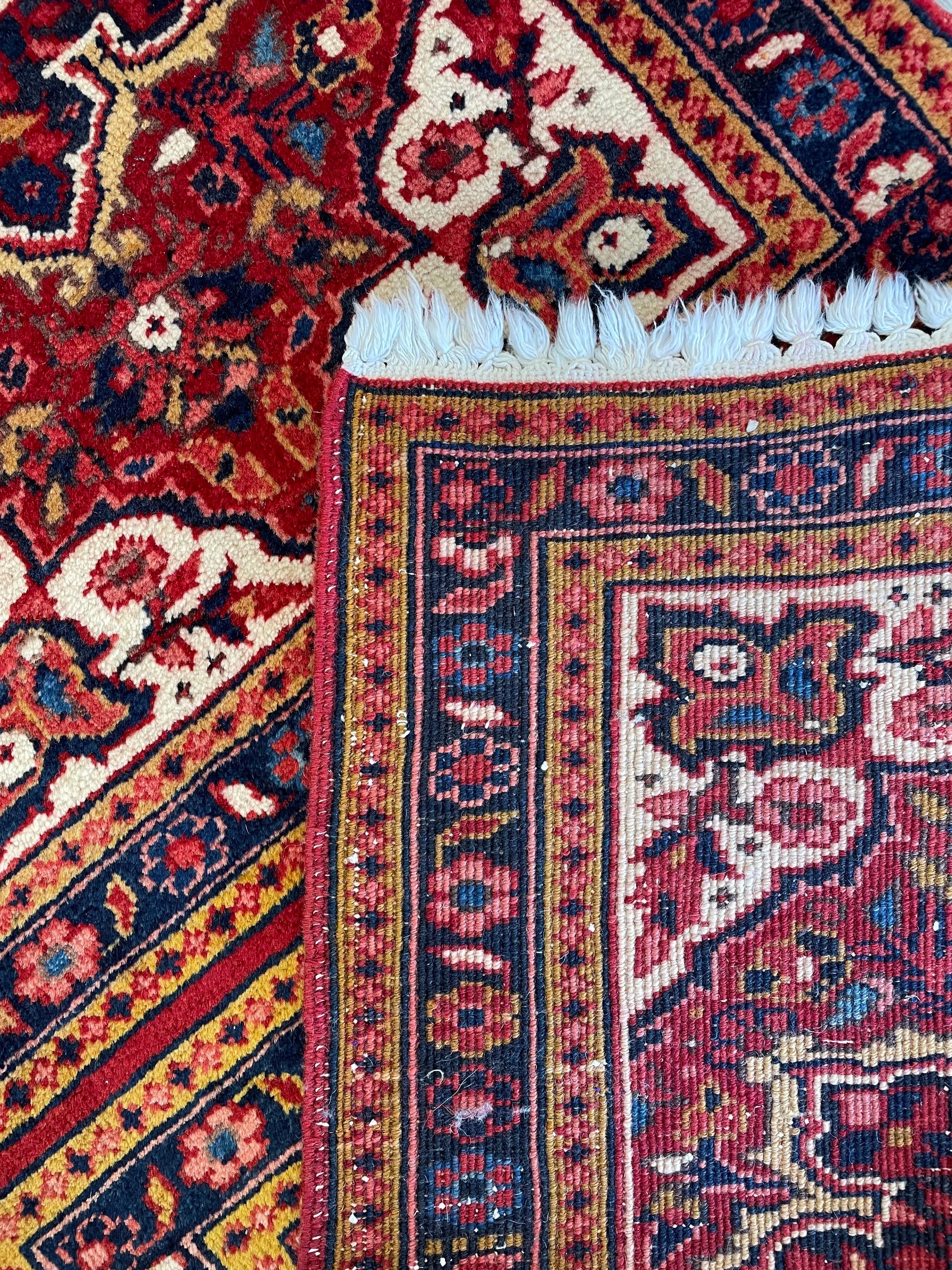 Heriz Wool Rug (2'9" x 6'10")