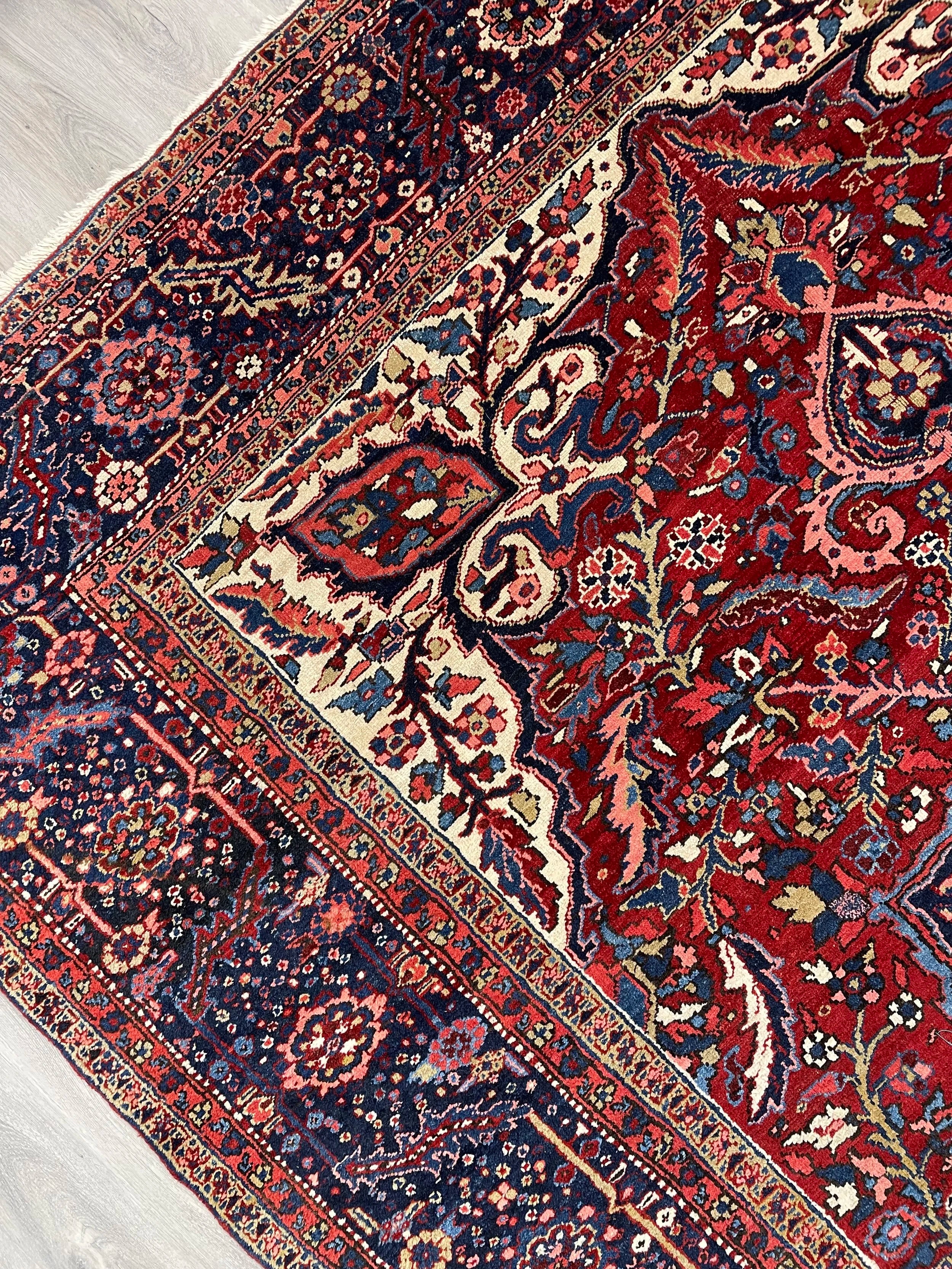 Vintage Heriz Wool Rug (8'2" x 11'0")