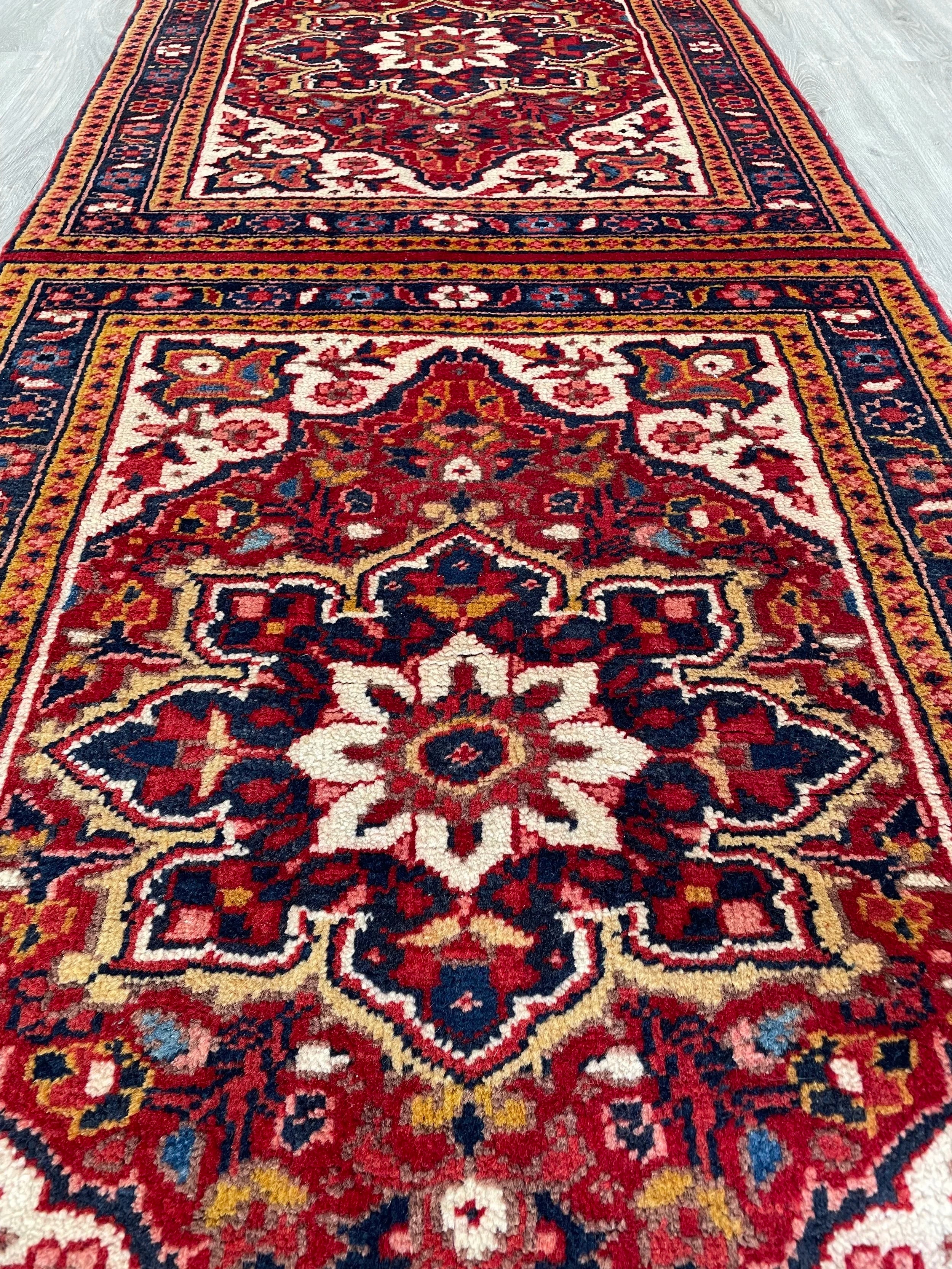 Heriz Wool Rug (2'9" x 6'10")