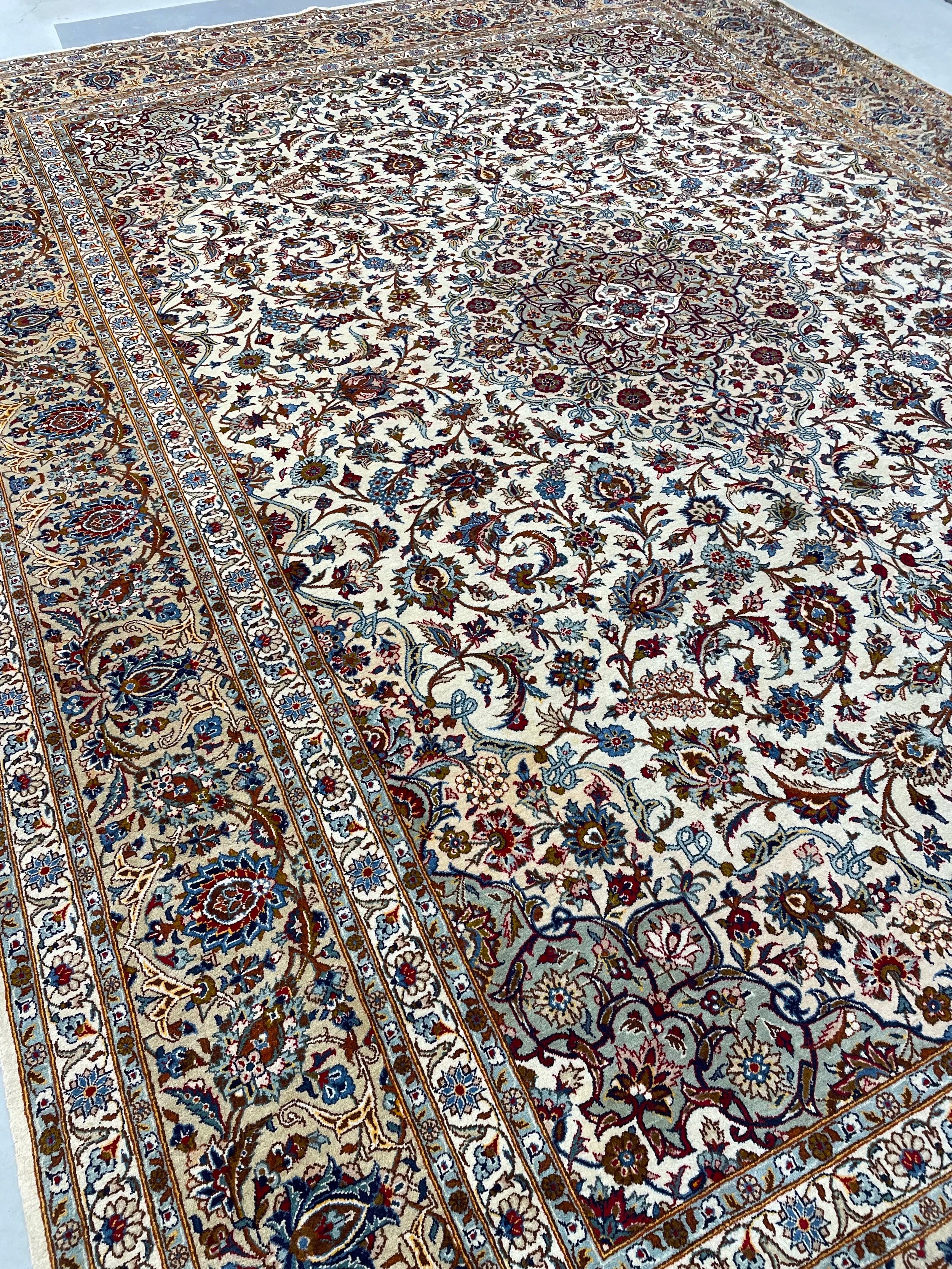 Kashan Semi-Antique Wool Rug (10'7" x 14'7")
