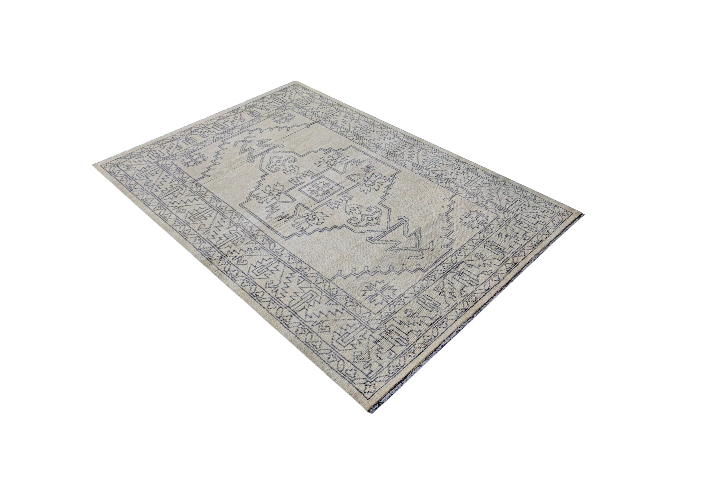 Heritage Collection Wool Rug (5’0” x 8’0”)