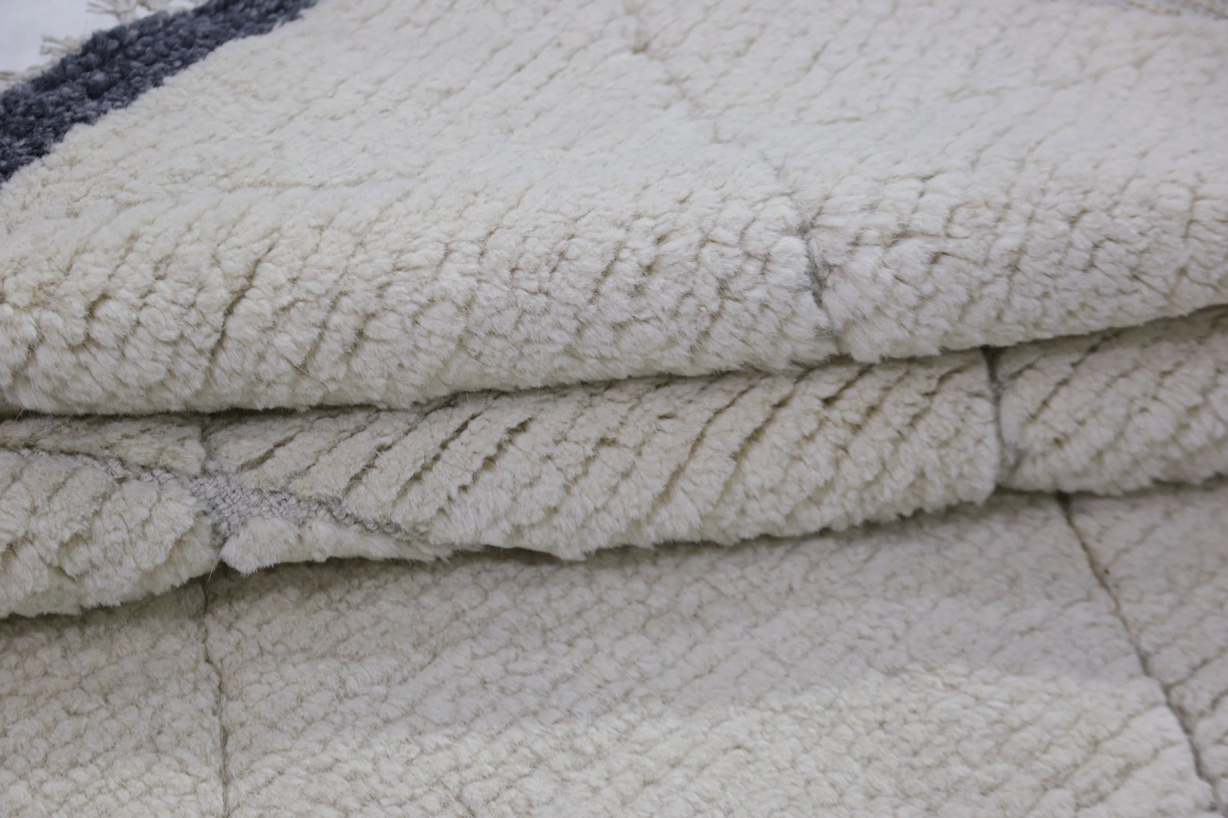 Nomad Collection Neutral Wool Rug (5x8)