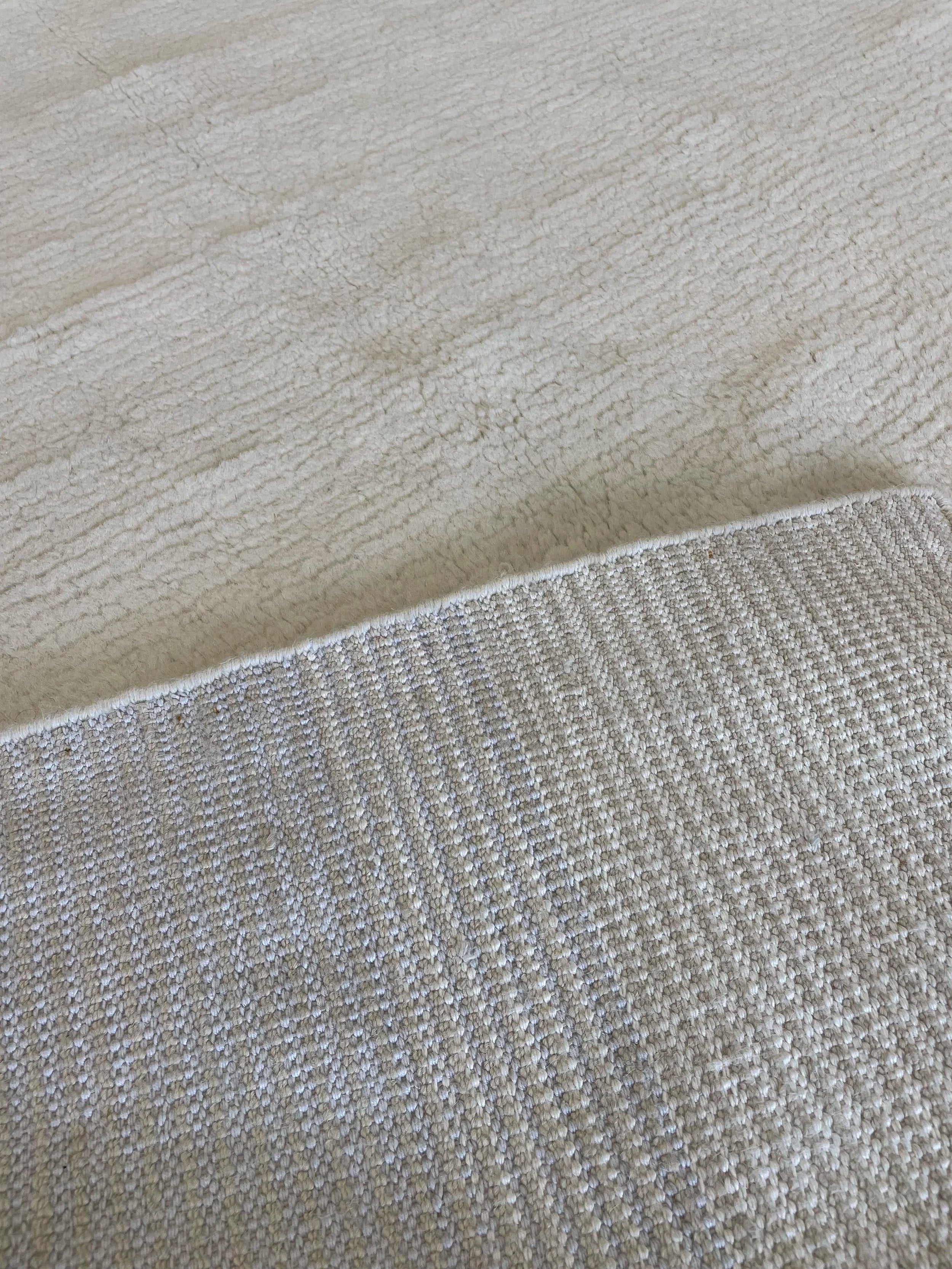 Nomad Collection Neutral Wool Rug (5’0” x 7’4”)