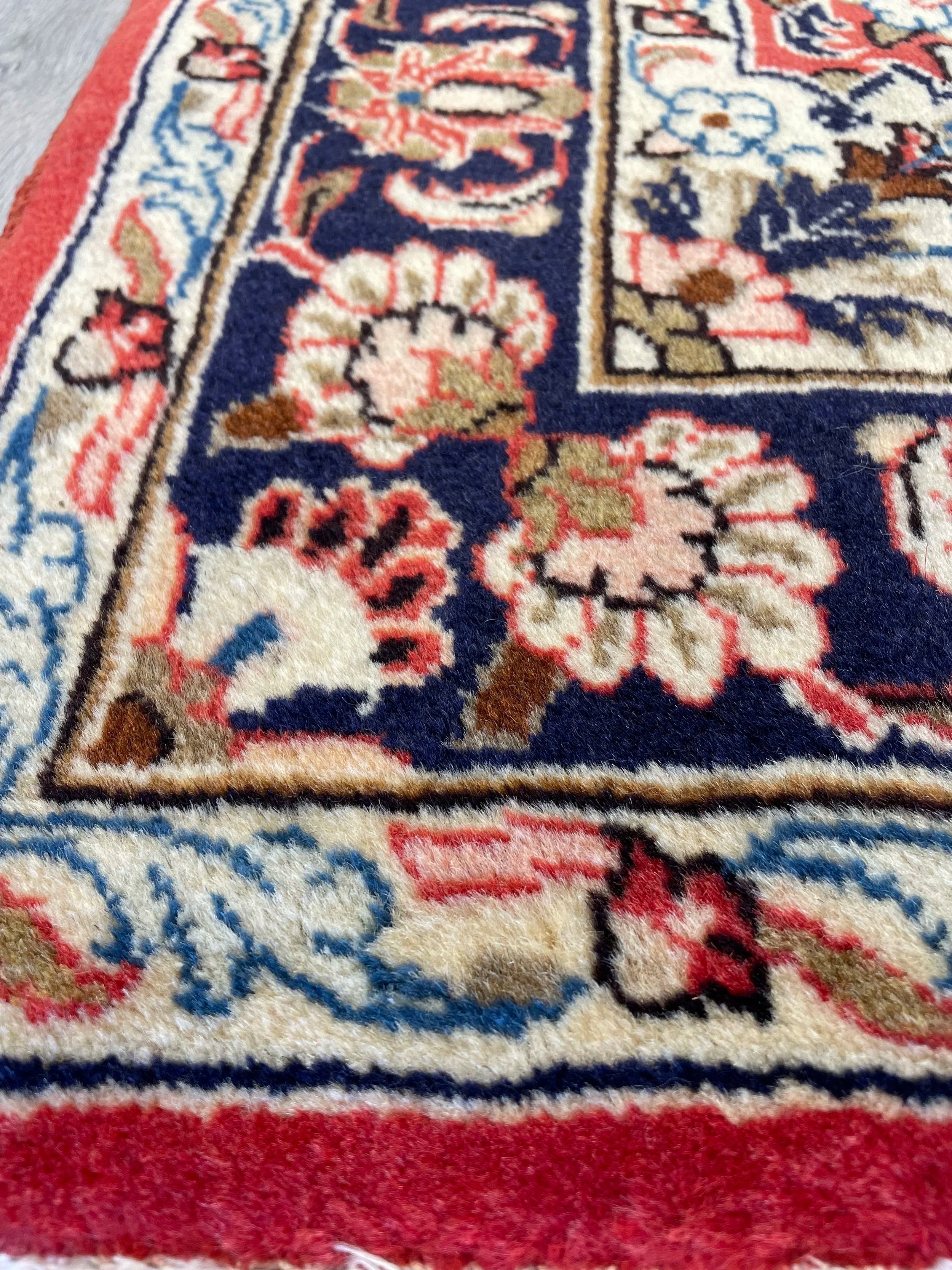 Sarough Wool Rug (3'6" x 5'1")