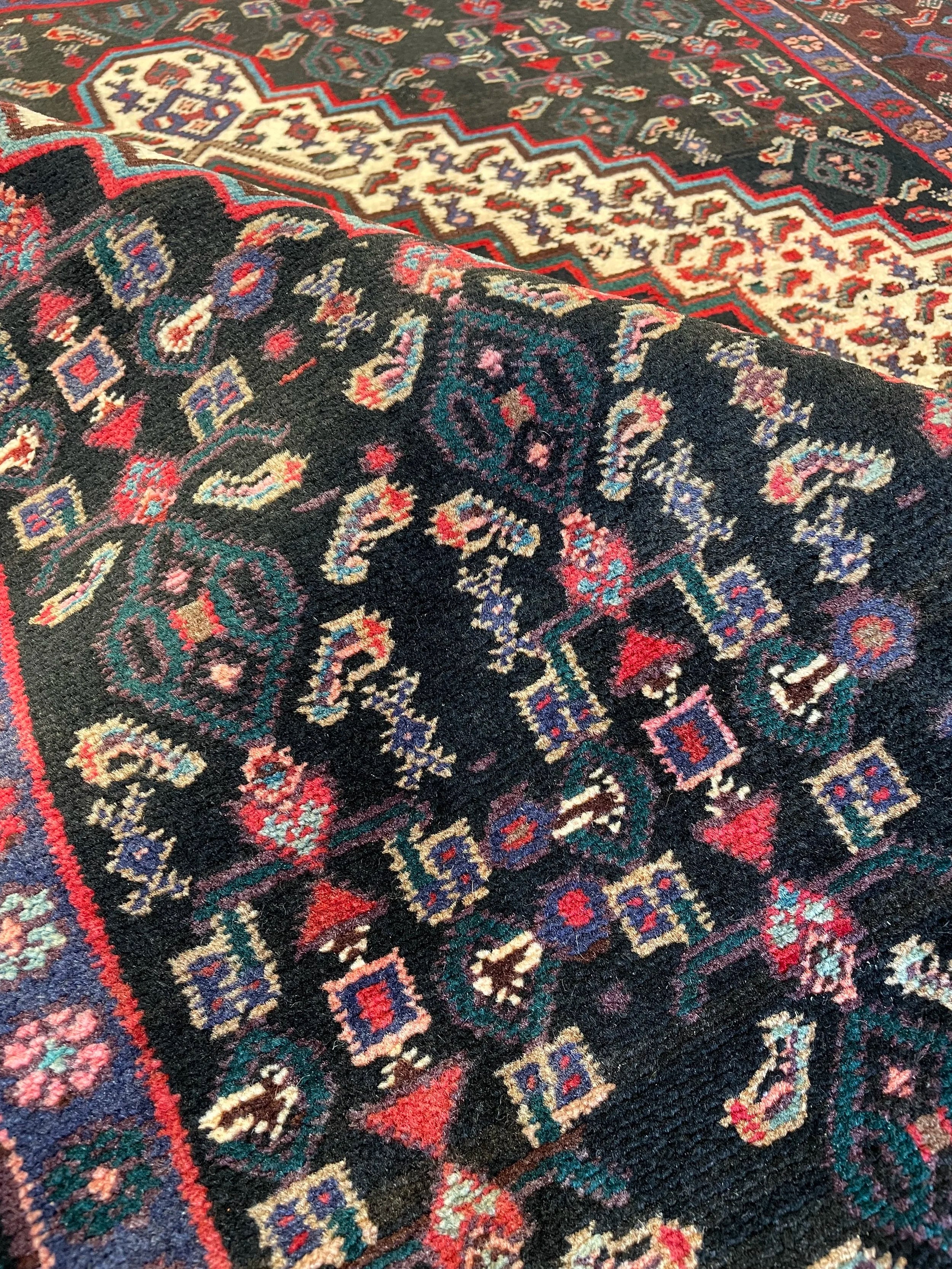 Senneh Wool Rug (3'10" x 4'9")
