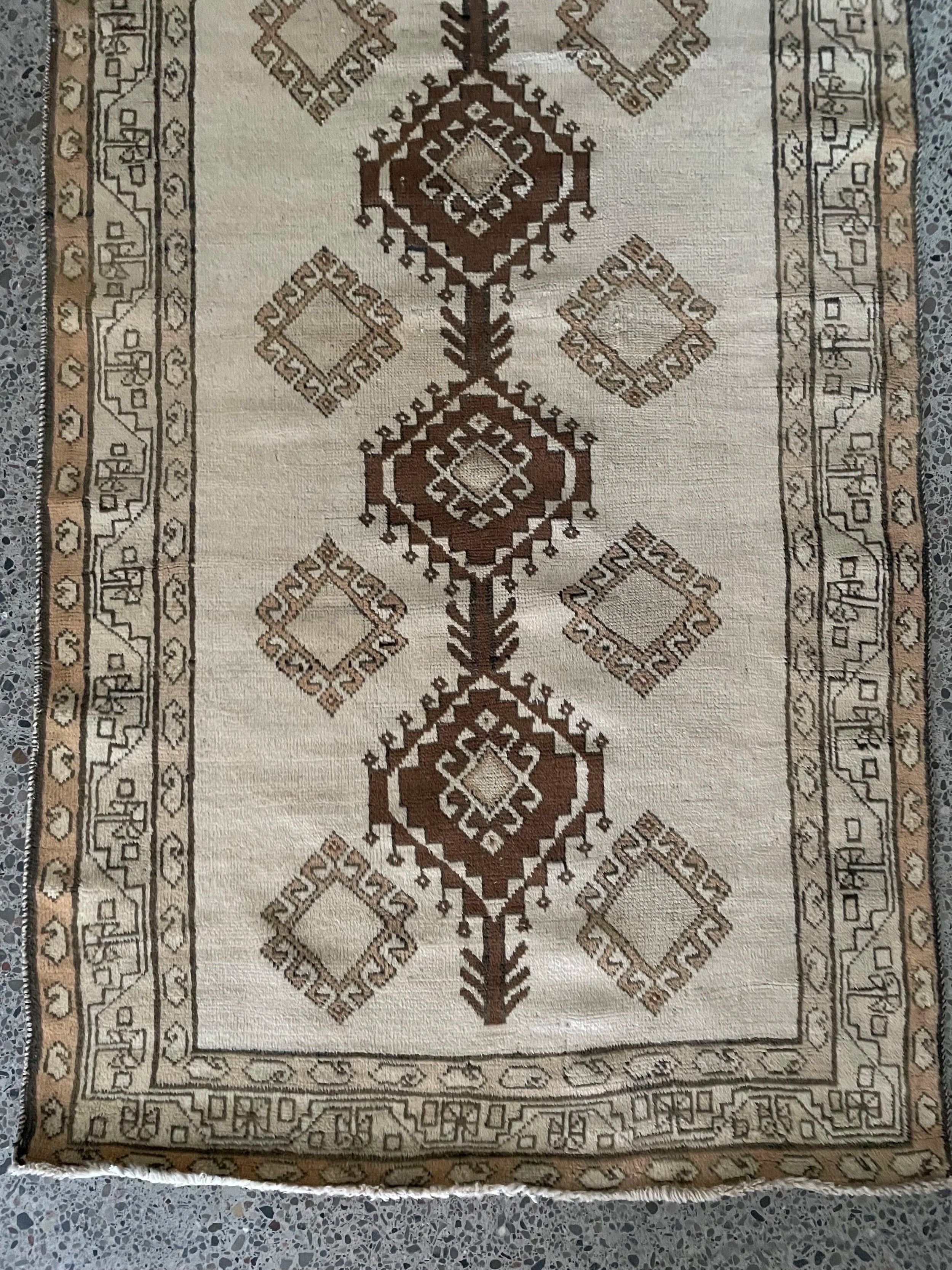 Shiraz Vintage Wool Rug (3'4" x 6'5")