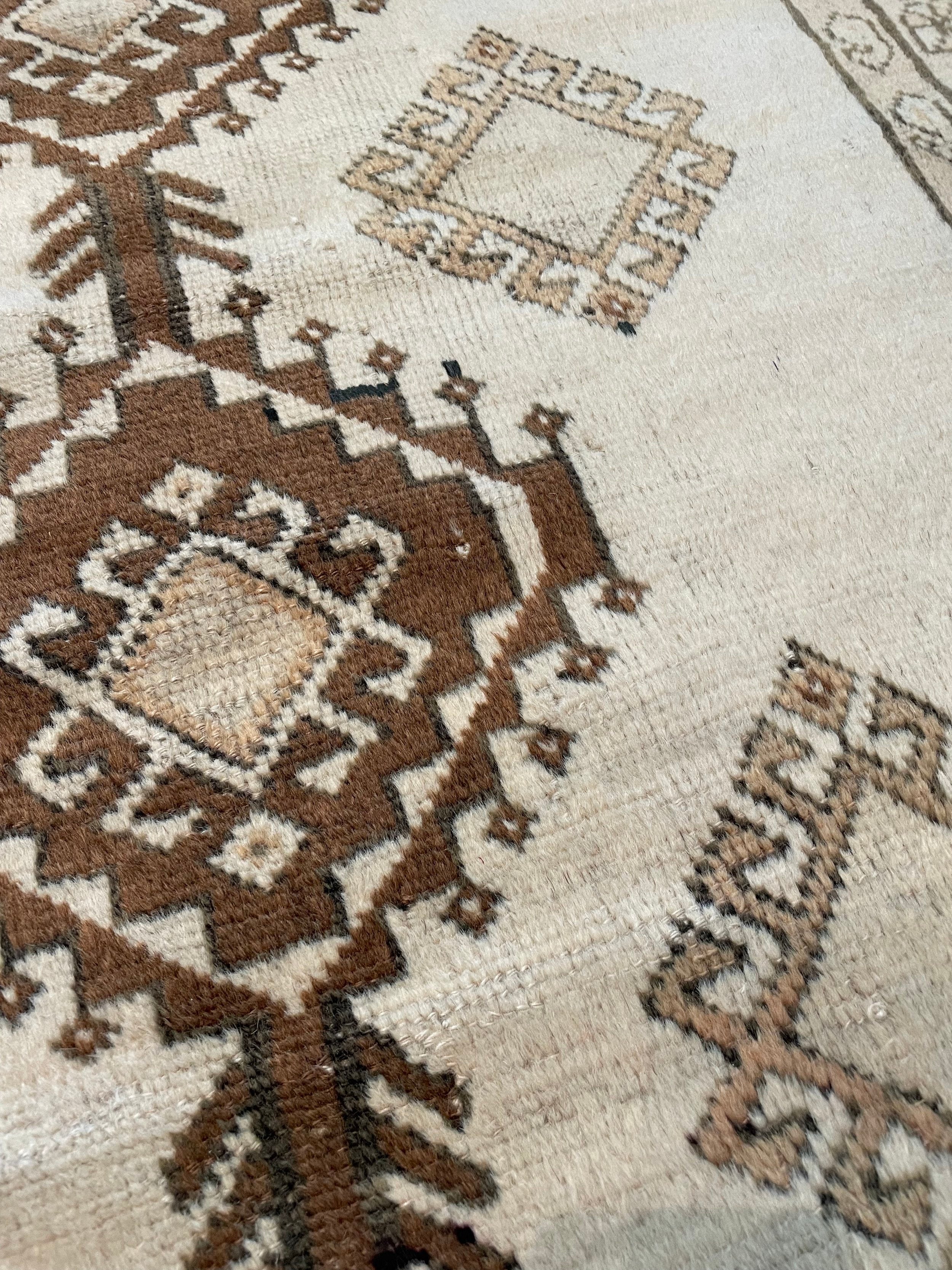 Shiraz Vintage Wool Rug (3'4" x 6'5")