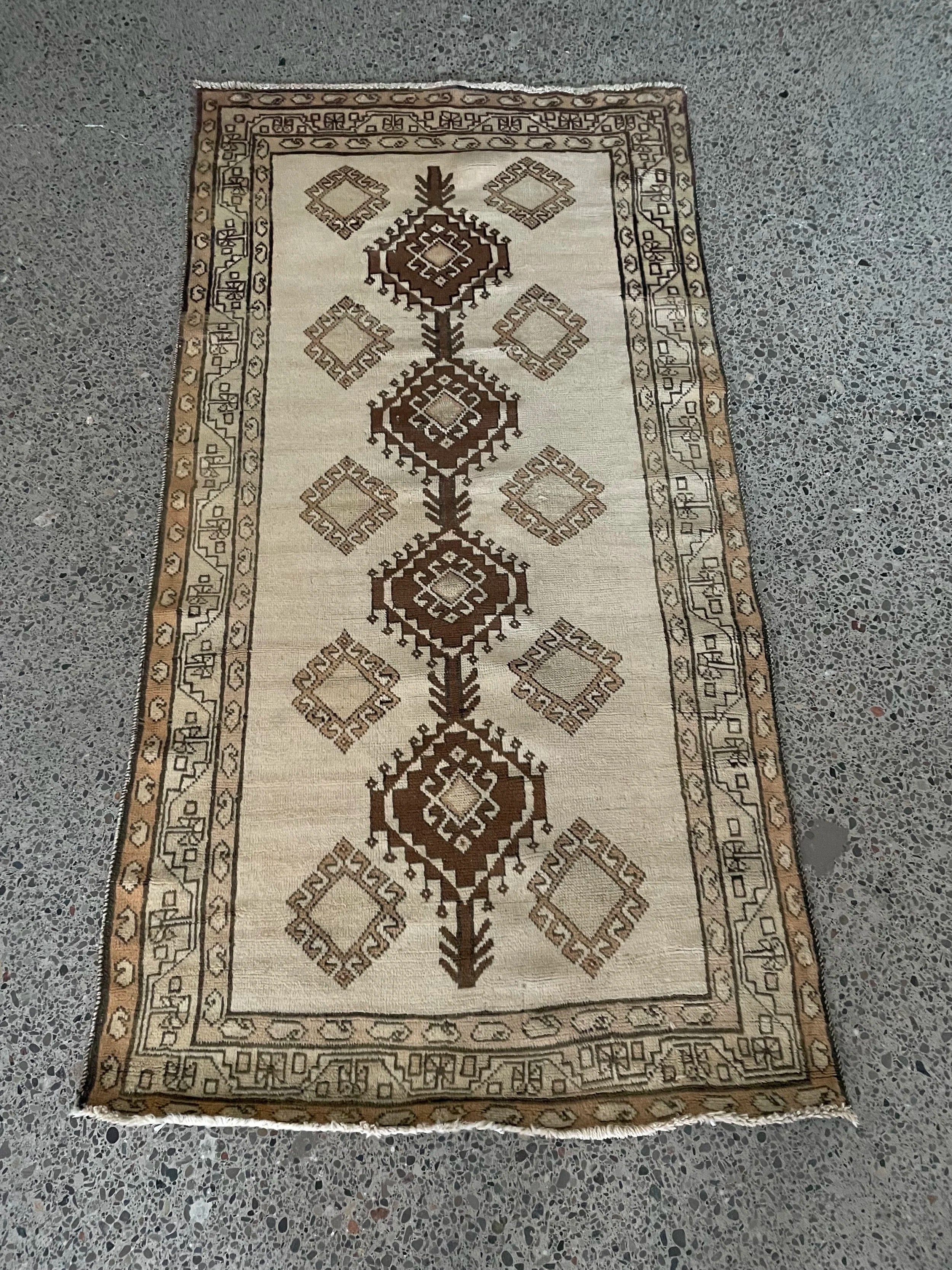 Shiraz Vintage Wool Rug (3'4" x 6'5")