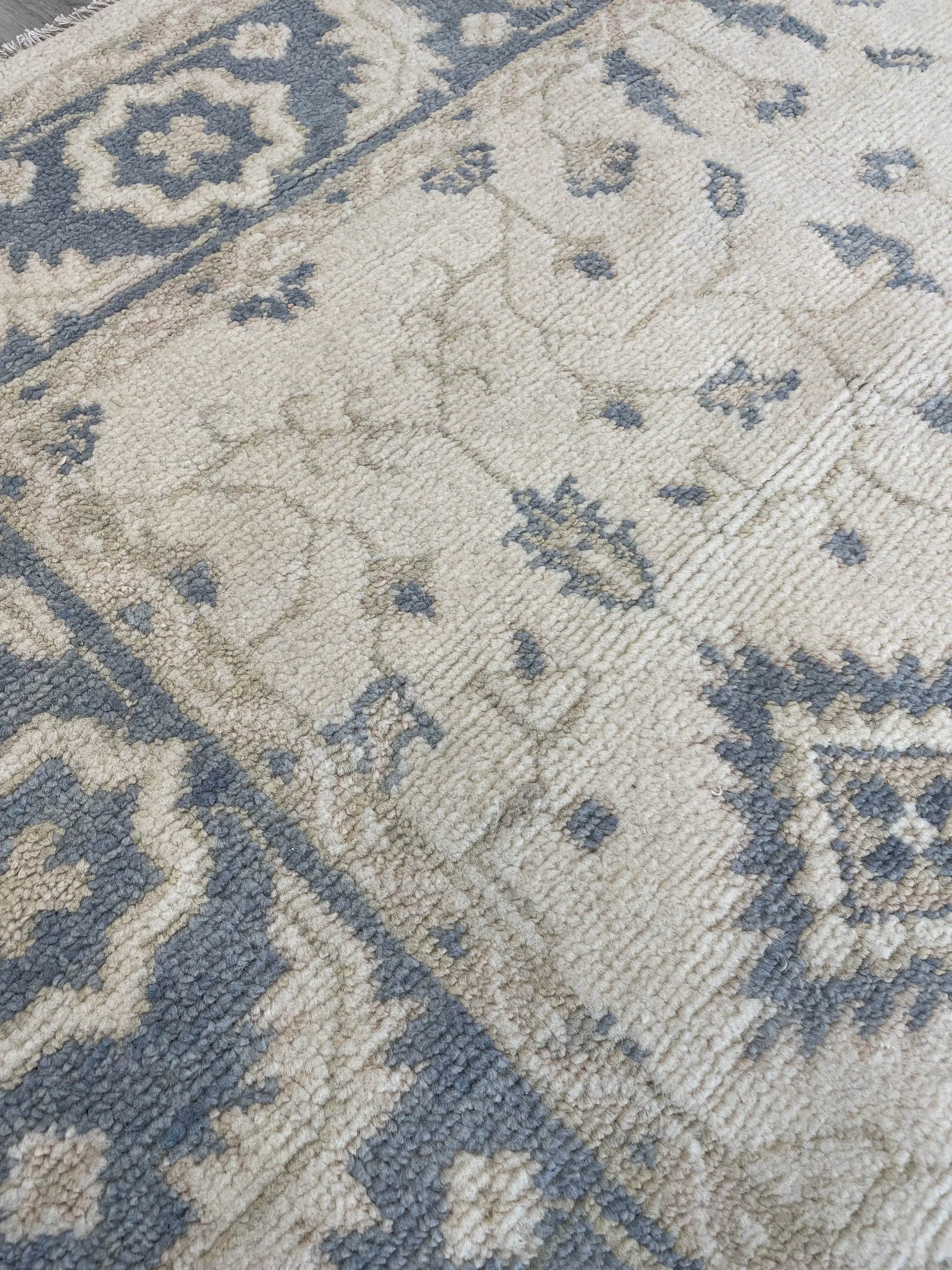 Heritage Collection Wool Rug (5’0” x 7’10”)