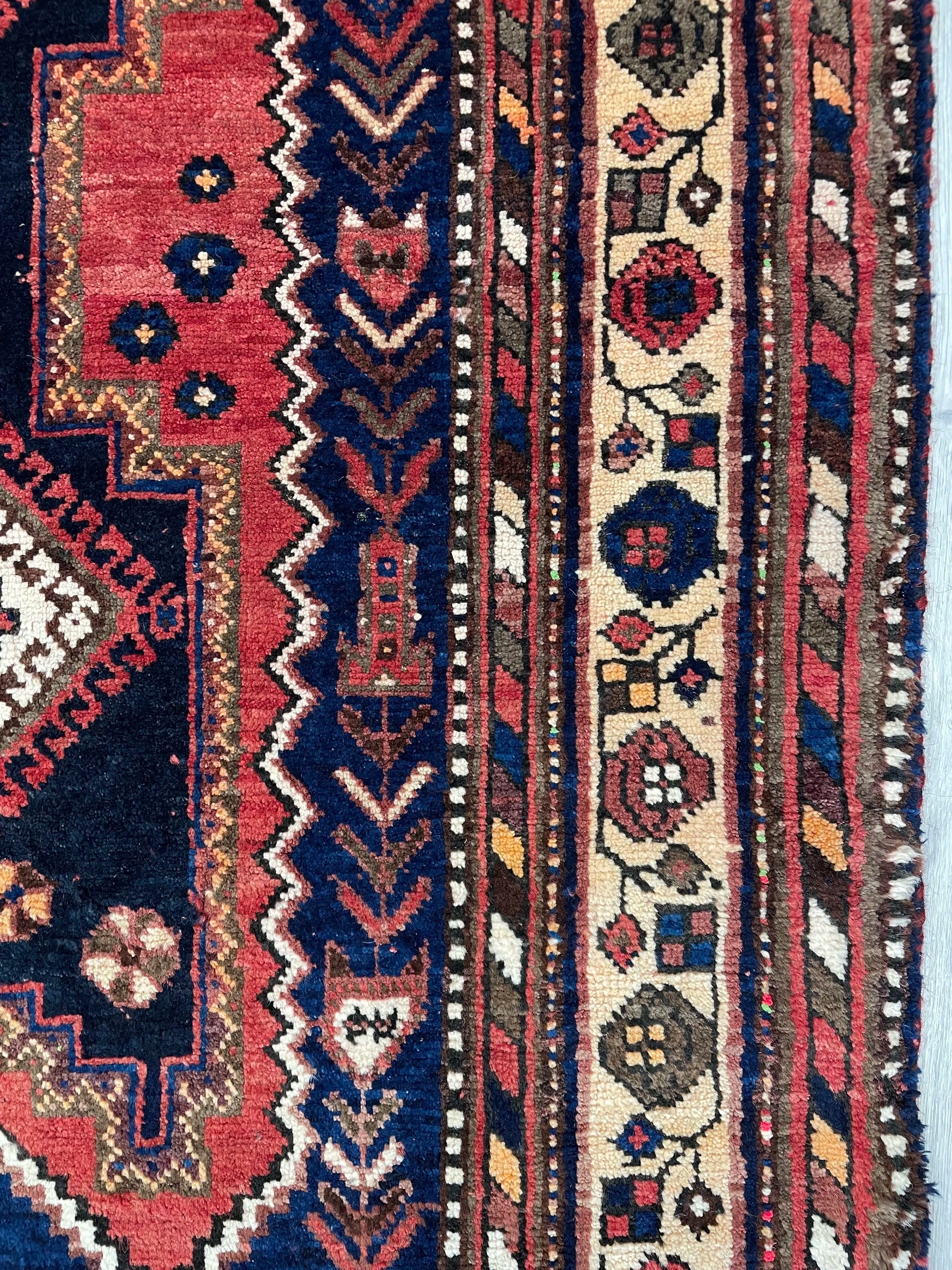Sirjan Vintage Wool Rug (3'10" x 5'6")