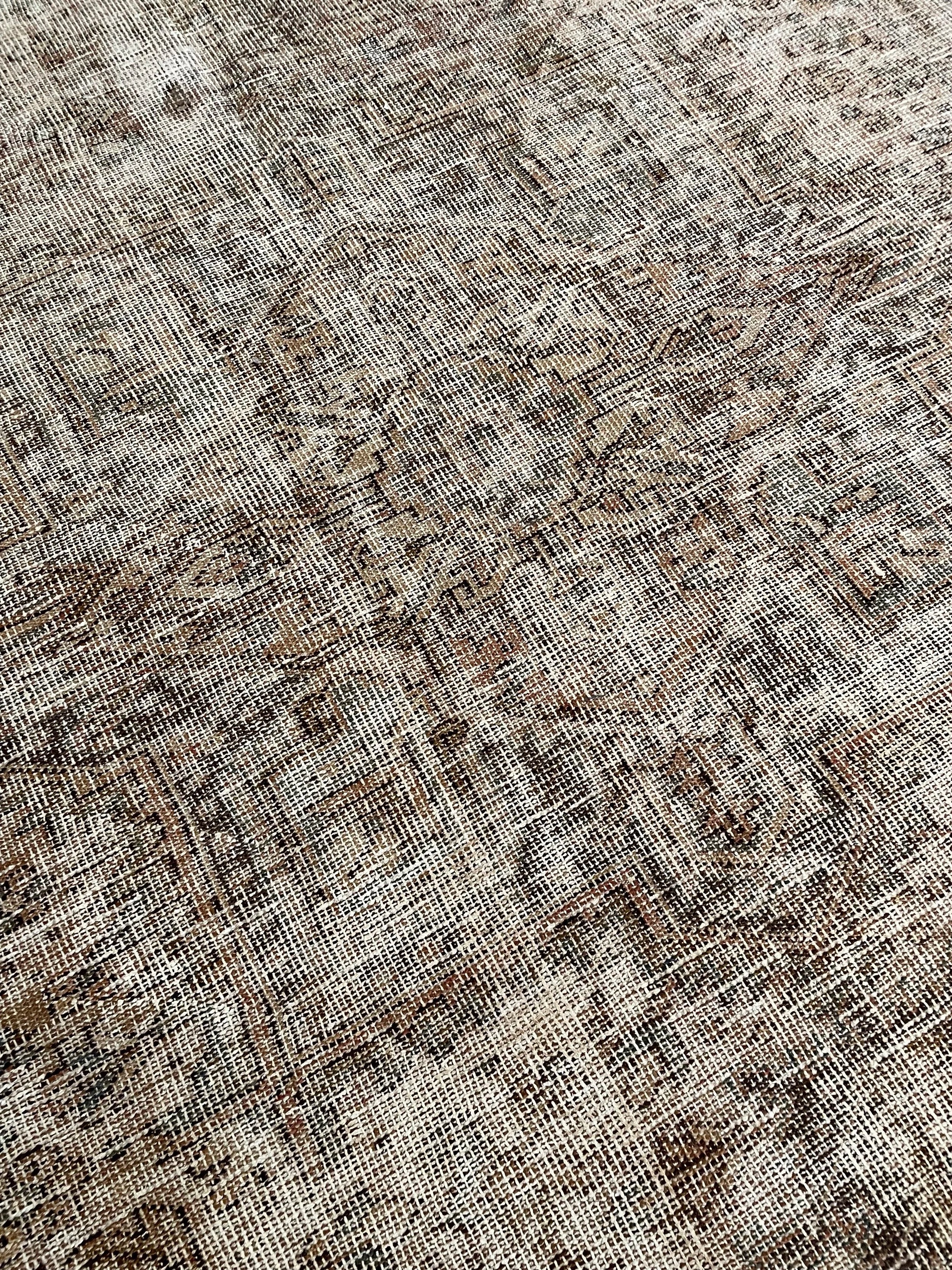 Heriz Distressed Vintage Wool Rug (7'1" x 9'1")