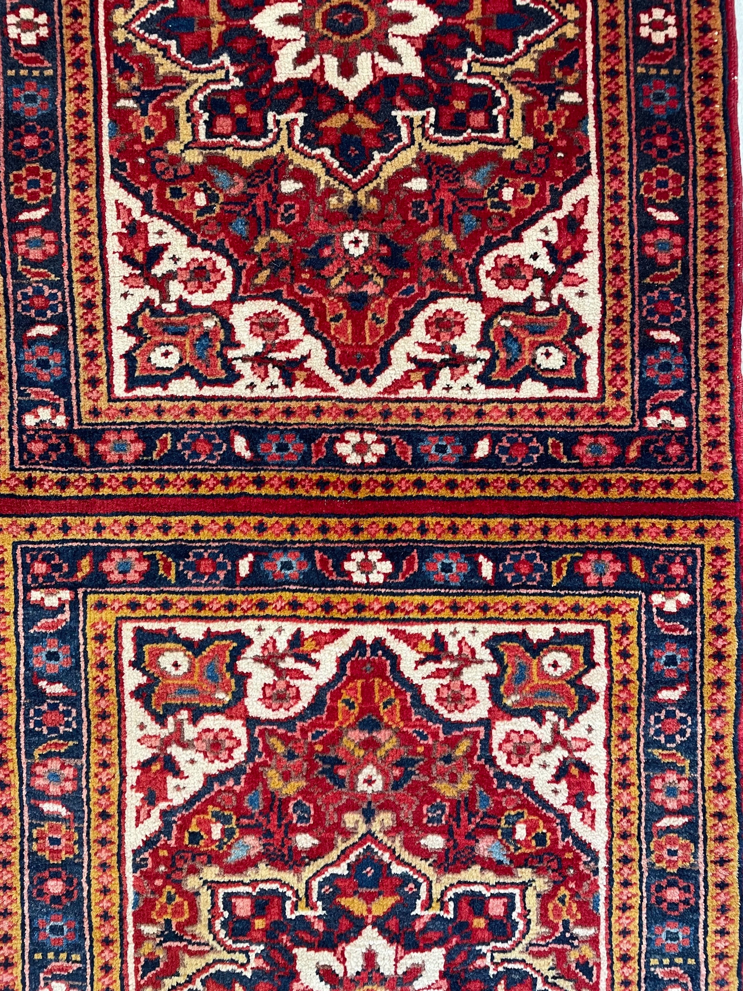Heriz Wool Rug (2'9" x 6'10")
